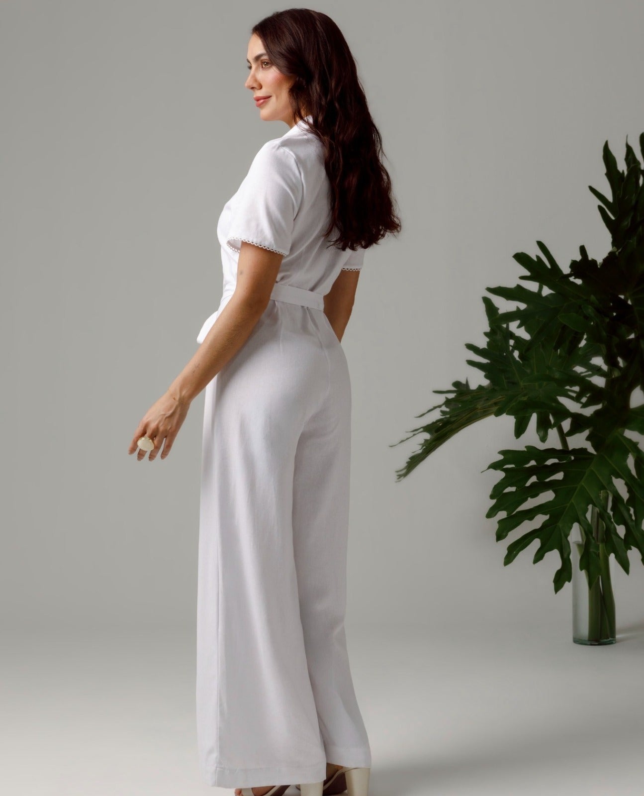 ENTERIZO BLANCO PARA MUJER MANGA CORTA CON APLIQUES Y CINTURON Adrissa | Ropa para mujer Enterizos
