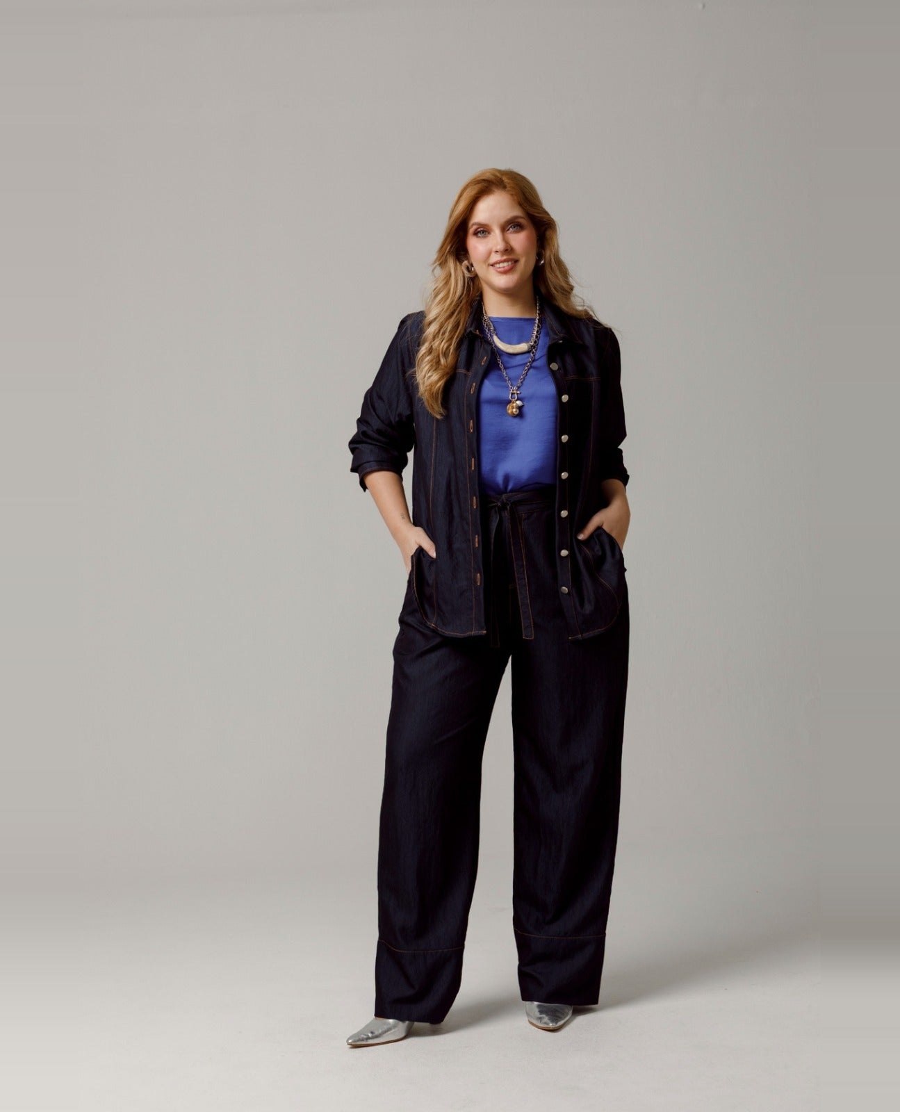 CAMISA MANGA LARGA TALLAS GRANDES CORTES Y COSTURAS EN CONTRASTE Adrissa | Ropa para mujer Camisas