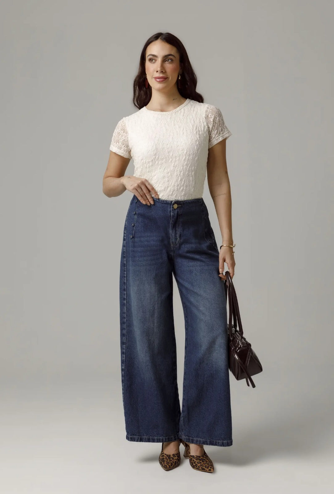 CAMISETA MANGA CORTA PARA MUJER EN ENCAJE FORRADA EN FRENTE Y ESPALDA Adrissa | Ropa para mujer Camisetas
