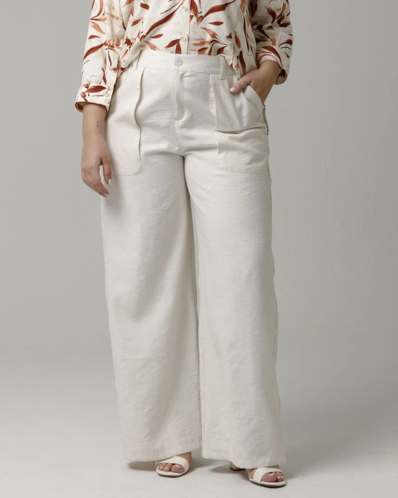 PANTALON WIDE LEG TALLAS GRANDES CON BOLSILLOS DE PARCHE EN TELA CON EFECTO