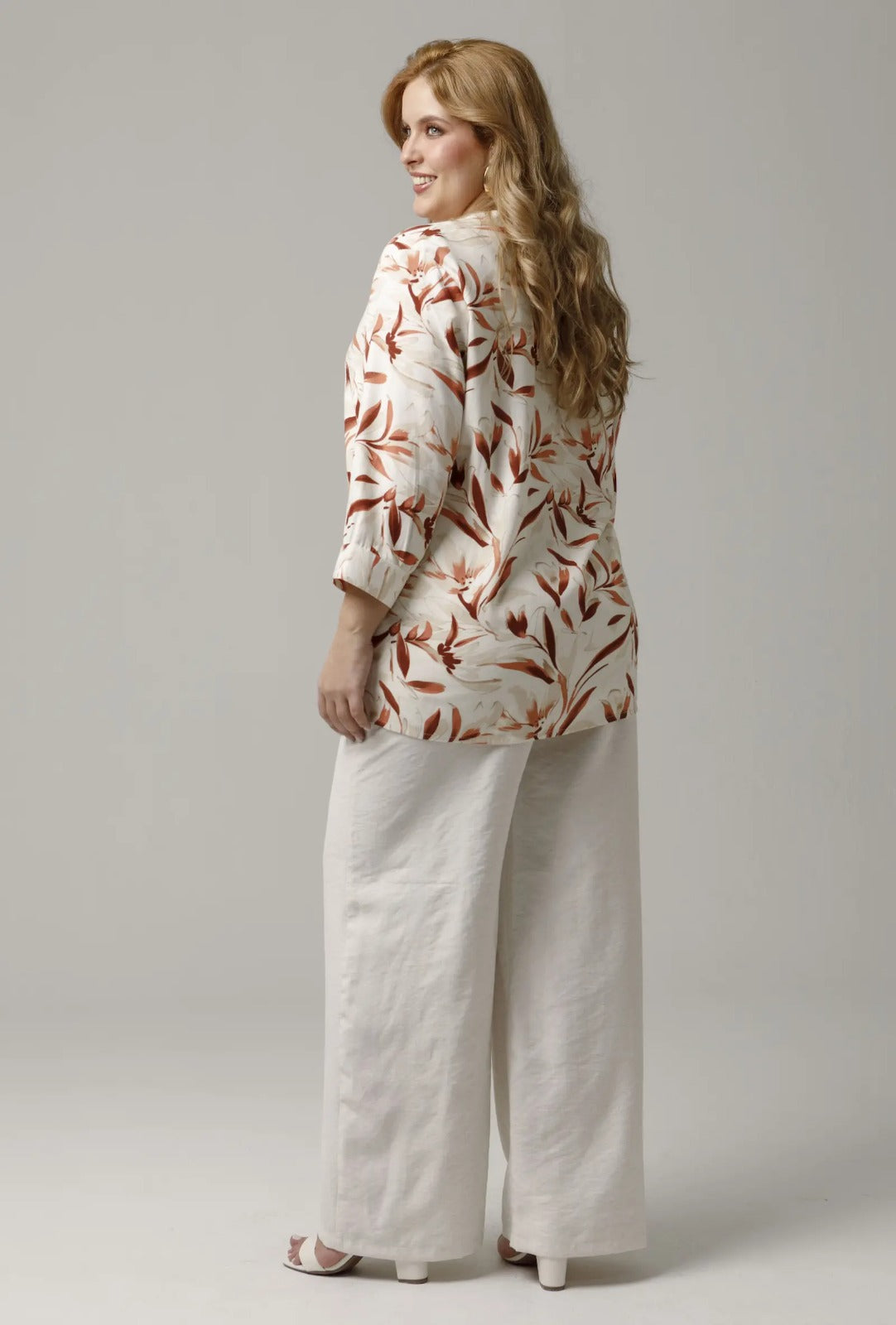 PANTALON WIDE LEG TALLAS GRANDES CON BOLSILLOS DE PARCHE EN TELA CON EFECTO Adrissa | Ropa para mujer Pantalones