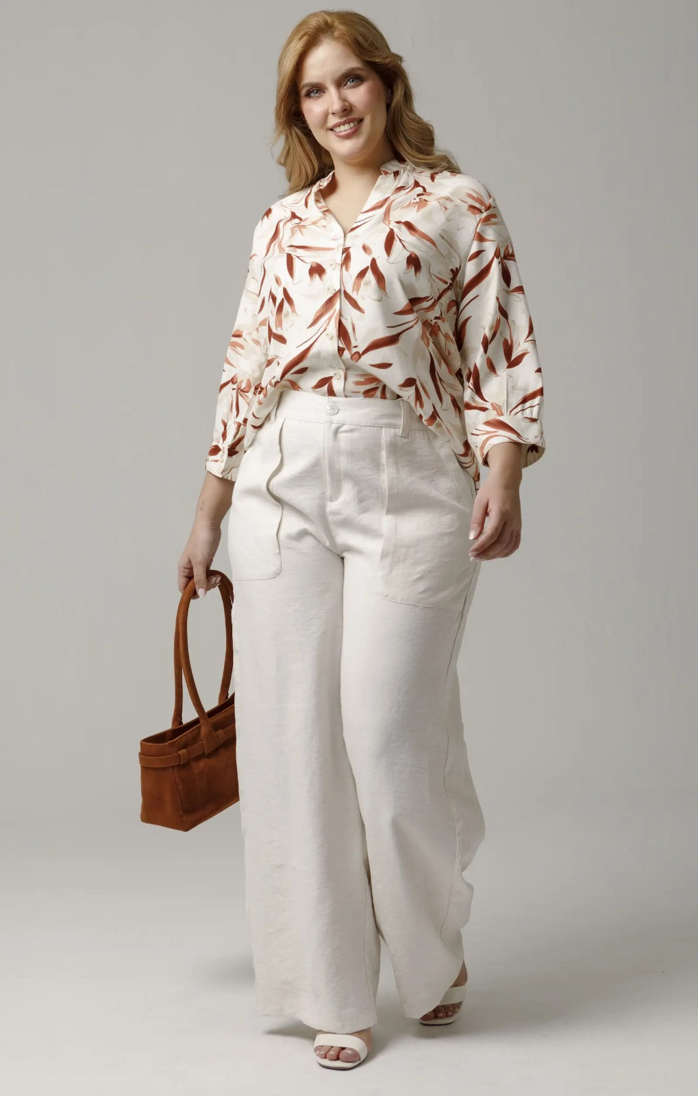 PANTALON WIDE LEG TALLAS GRANDES CON BOLSILLOS DE PARCHE EN TELA CON EFECTO Adrissa | Ropa para mujer Pantalones