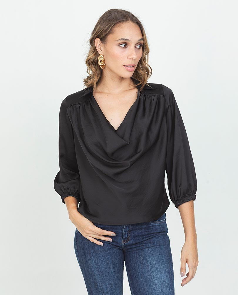 BLUSA BÁSICA GABRIELA DRAPEADA TELA SATINADA Adrissa