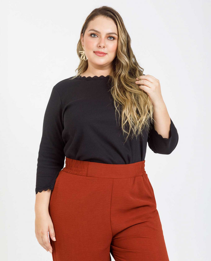 CAMISETA NEGRA TALLAS GRANDES CON ENCAJE Adrissa