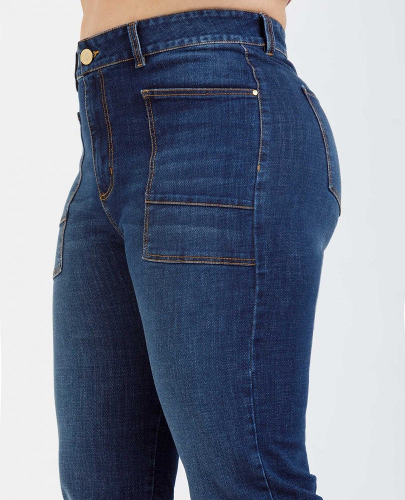 JEAN REGULAR CON BOLSILLOS TIPO PARCHE Adrissa