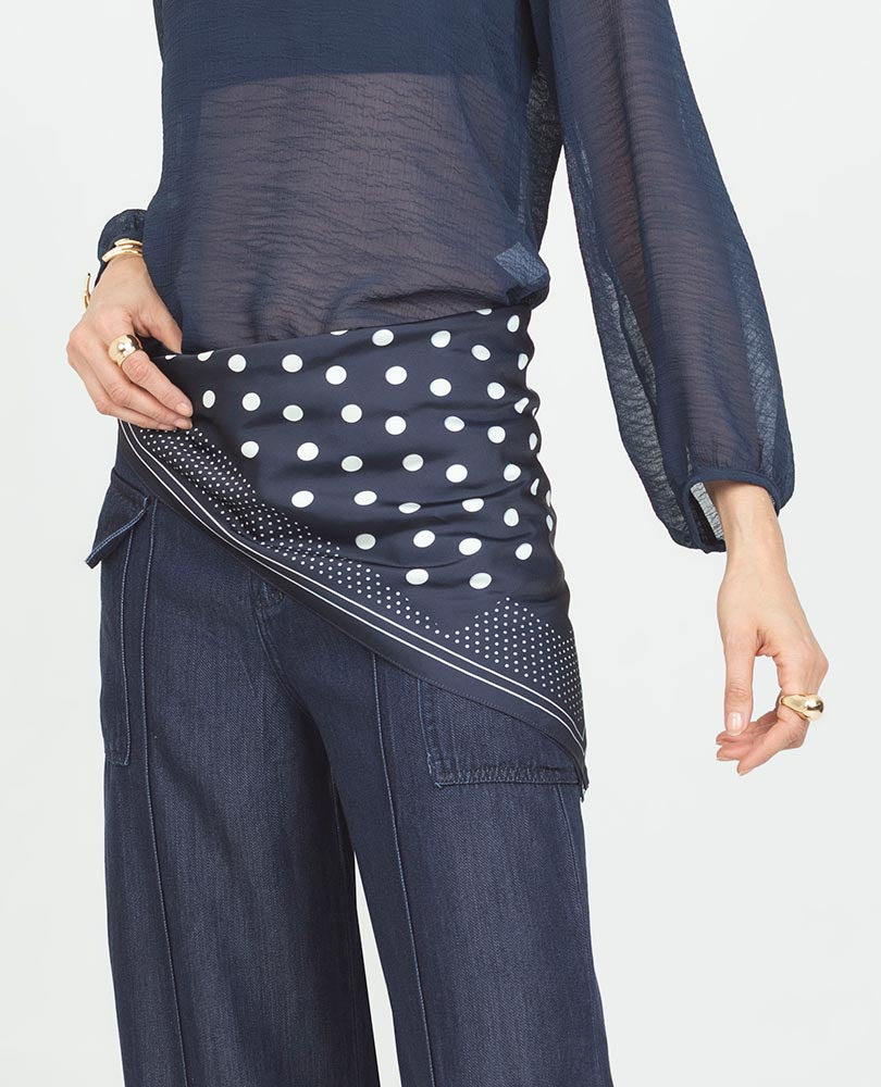 PAÑUELO ESTAMPADO LUNARES 75CMS X 75CMS Adrissa