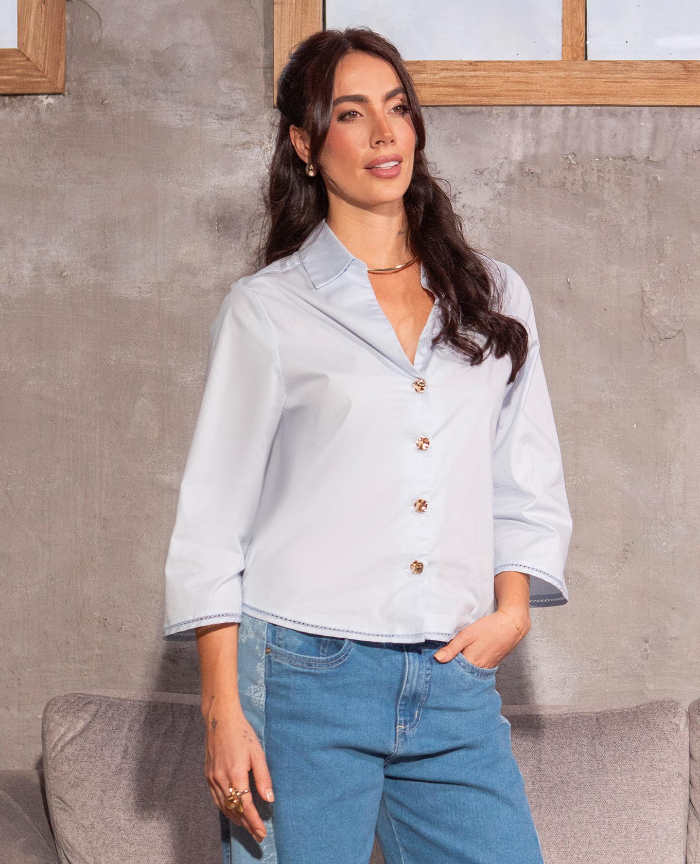 CAMISA MANGA 3/4 PARA MUJER CON DETALLE DE COSTURA ARTESANAL EN RUEDOS Adrissa | Ropa para mujer Blusas
