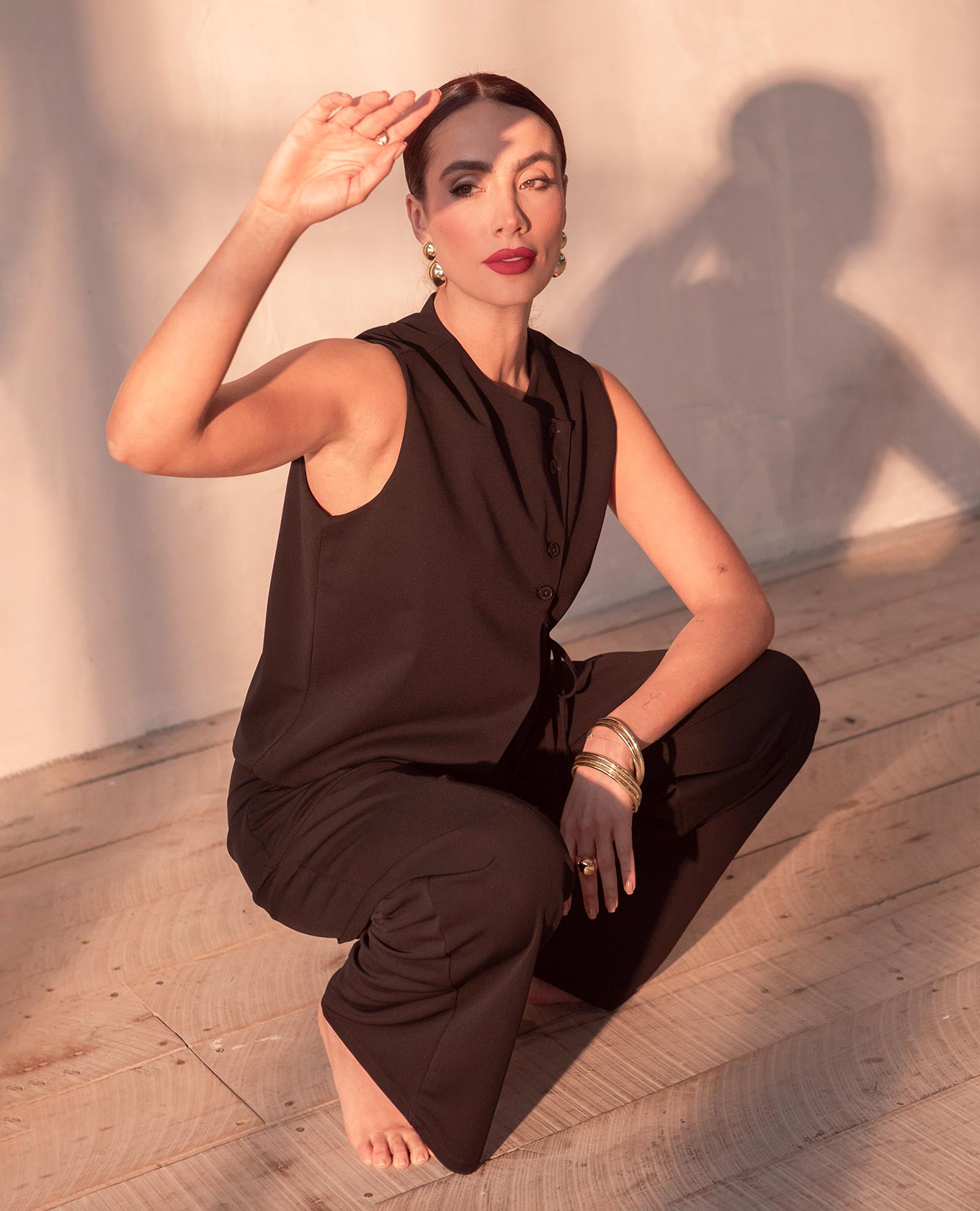 CHALECO NEGRO PARA MUJER ASIMÉTRICO CON ANUDADO EN COSTADO Adrissa | Ropa para mujer Blusas