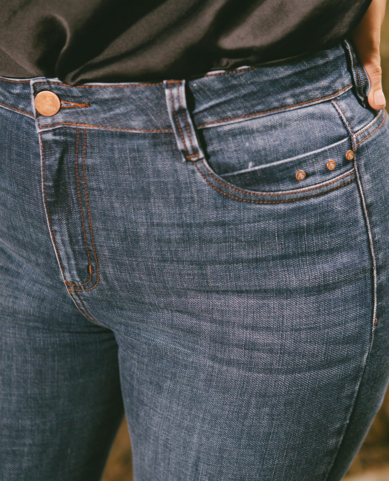 JEAN REGULAR TALLAS GRANDES TONO MEDIO PRETINA DELGADA CINCO BOLSILLOS Adrissa | Ropa para mujer Jeans