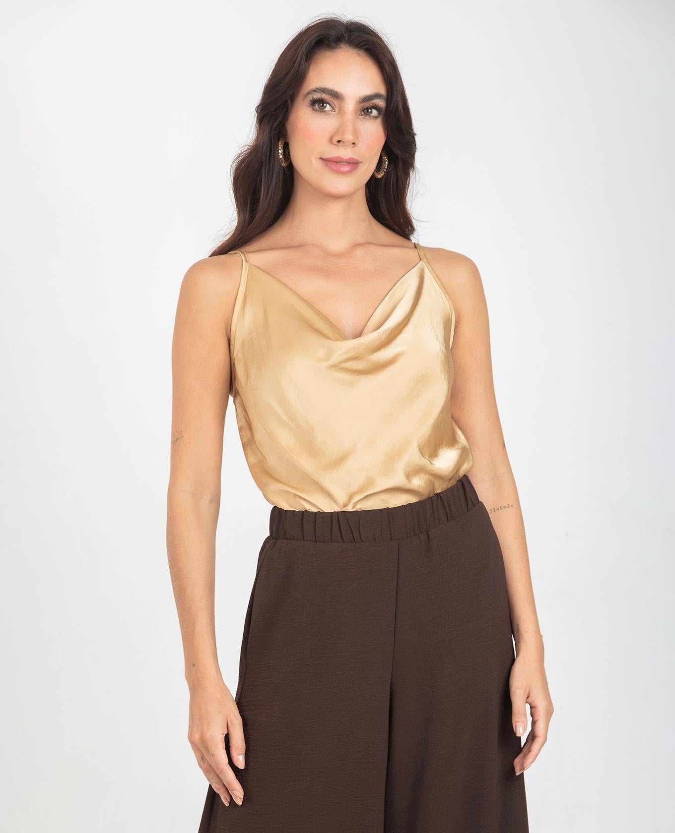 BLUSA BÁSICA RENATA PARA MUJER CON TIRAS DORADO Adrissa