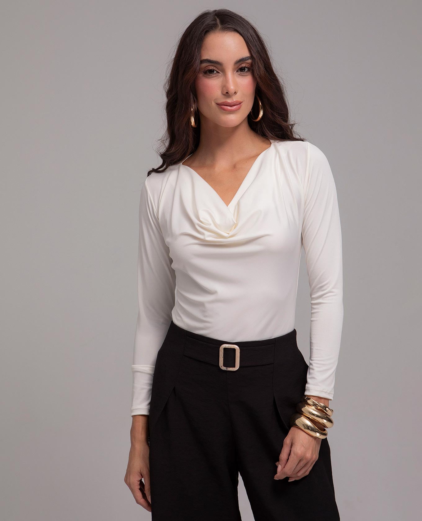 BLUSA BÁSICA EMILIA CUELLO DRAPEADO Adrissa Blusas