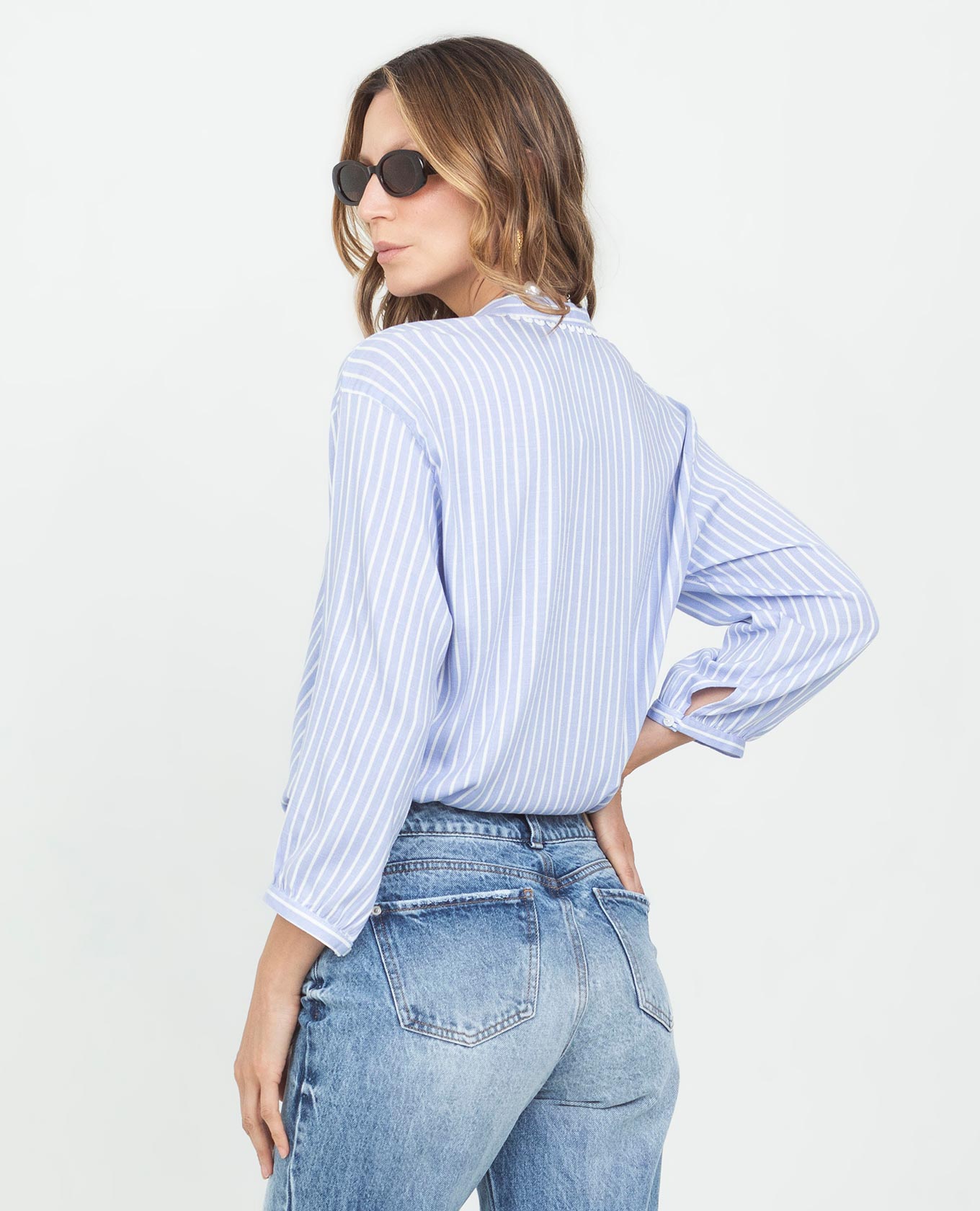 CAMISA MANGA 3/4 PARA MUJER EN RAYAS CUELLO NERU CON APLIQUE Adrissa