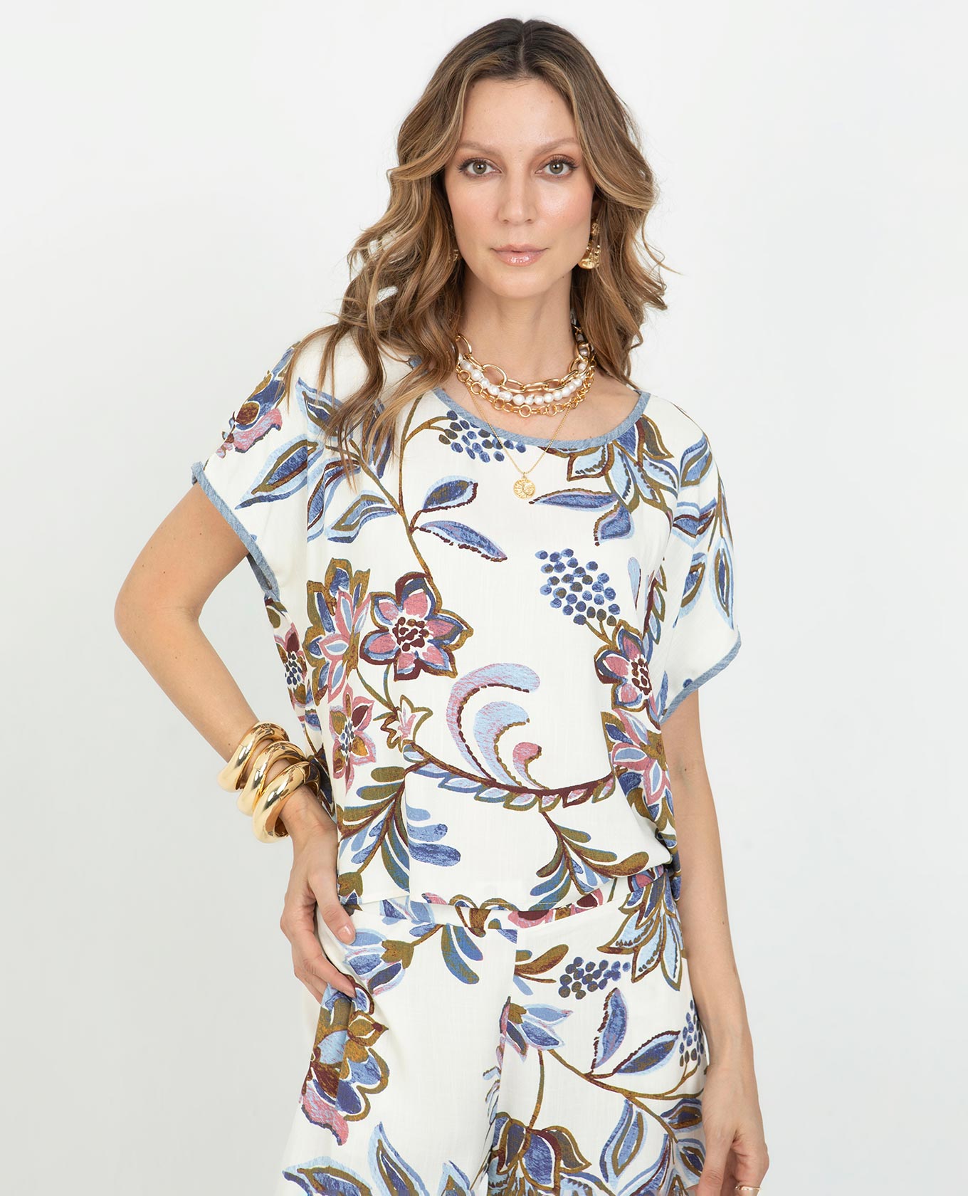 BLUSA MANGA RODADA PARA MUJER ESTAMPADA CON SESGO EN CONTRASTE Adrissa