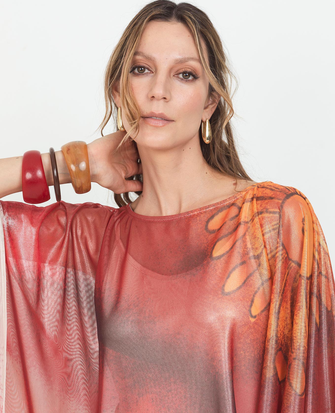 COMPLEMENTO MAXI FLOR PARA MUJER ESTAMPADO EXCLUSIVO EN TELA CON EFECTO BRILLO Adrissa | Ropa para mujer Blusas