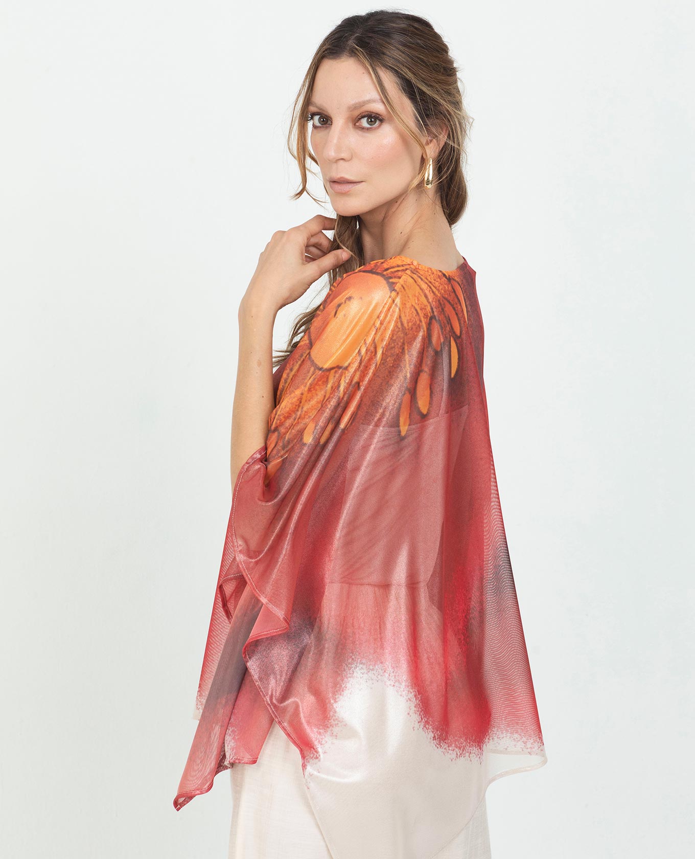 COMPLEMENTO MAXI FLOR PARA MUJER ESTAMPADO EXCLUSIVO EN TELA CON EFECTO BRILLO Adrissa | Ropa para mujer Blusas