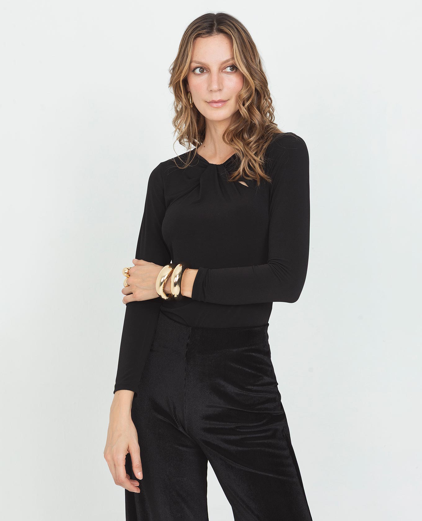 TOP NEGRO PARA MUJER ESCOTE CON ENTORCHADO MANGA LARGA Adrissa | Ropa para mujer Blusas