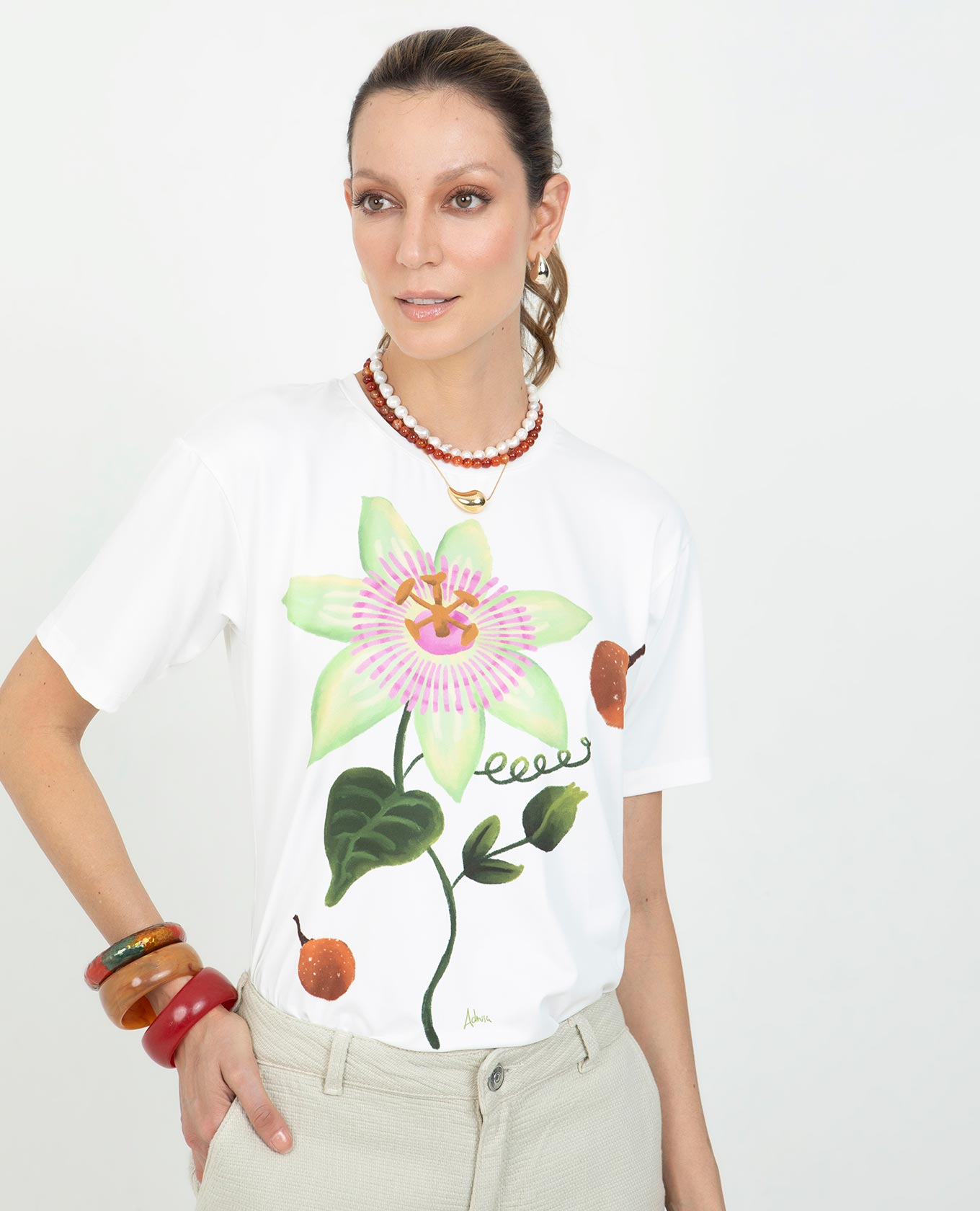 CAMISETA MANGA CORTA PARA MUJER ESTAMPADO EXCLUSIVO FLOR EN TELA CON EFECTO