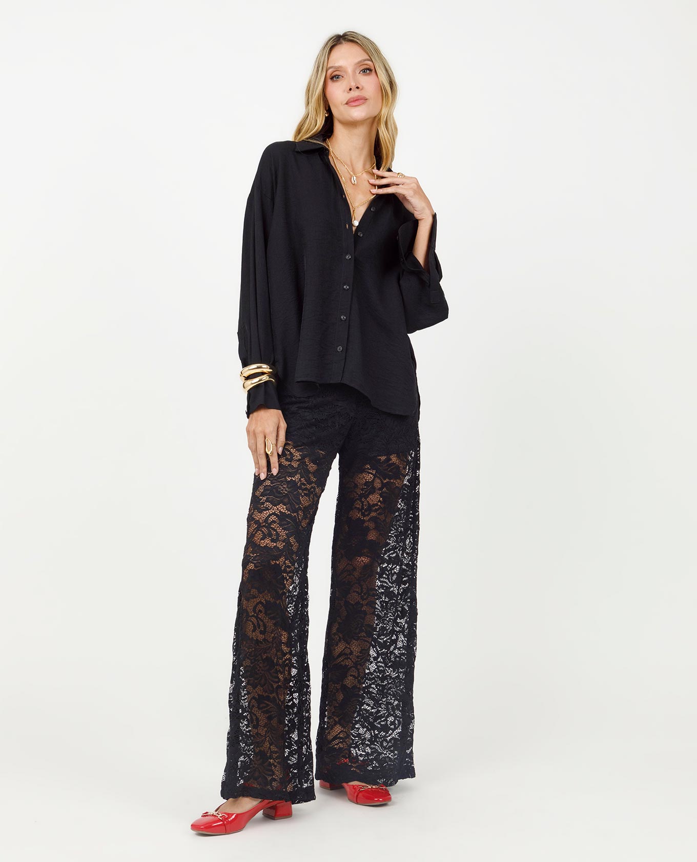 PANTALÓN NEGRO PARA MUJER EN ENCAJE CON FORRO CORTO Adrissa | Ropa para mujer