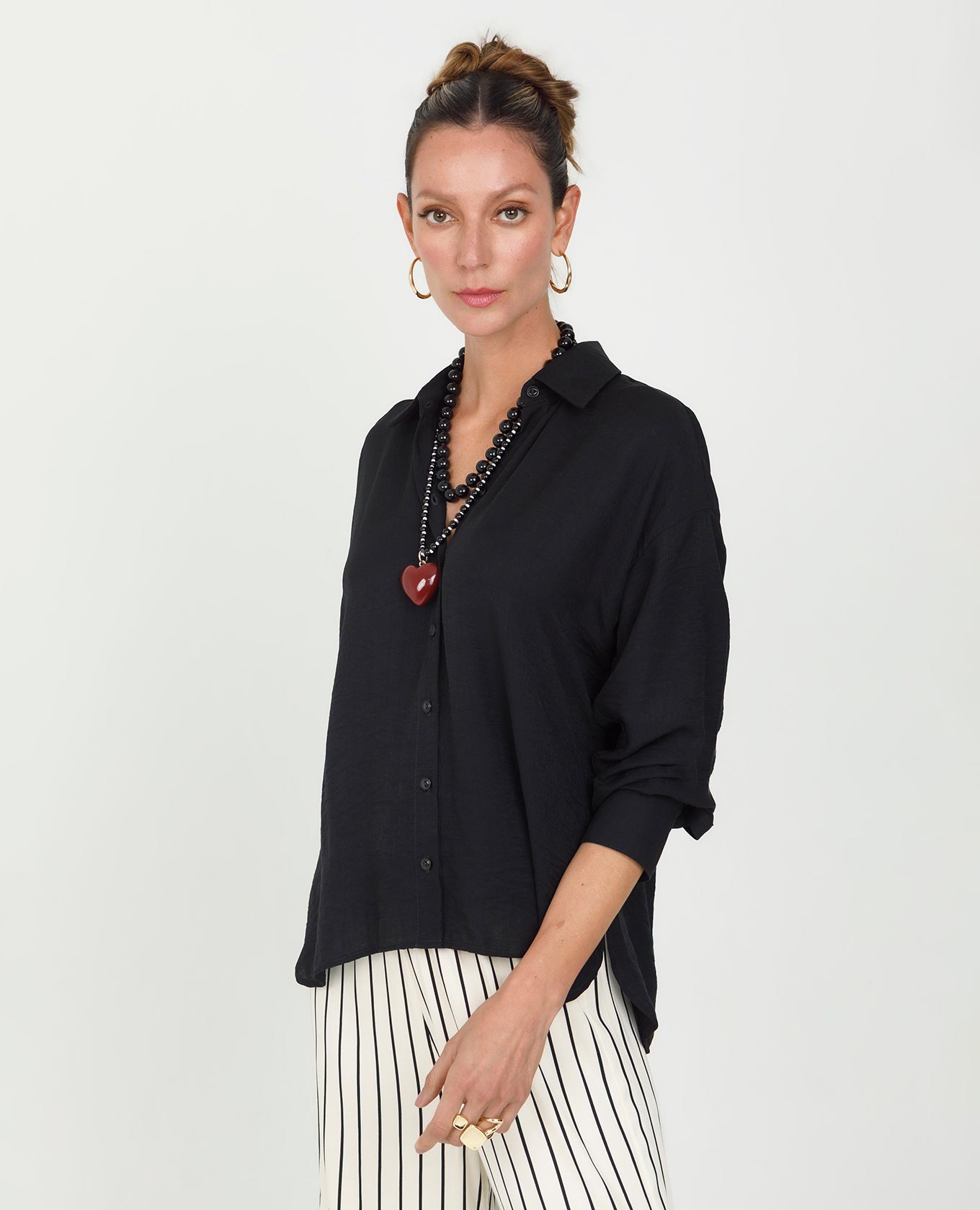 CAMISA NEGRA PARA MUJER MANGA LARGA CON PUNOS ANCHOS Adrissa | Ropa para mujer Blusas