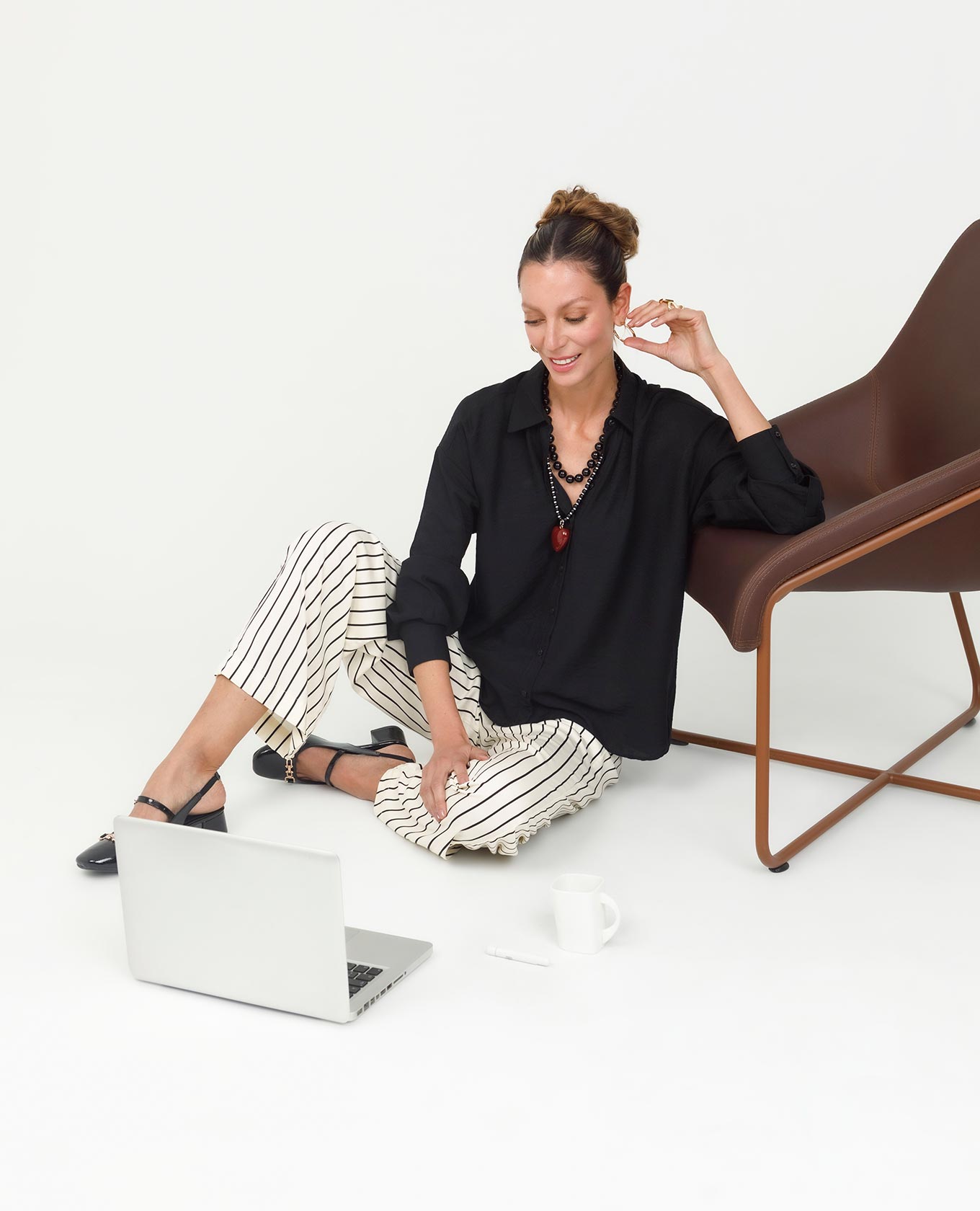 CAMISA NEGRA PARA MUJER MANGA LARGA CON PUNOS ANCHOS Adrissa | Ropa para mujer Blusas