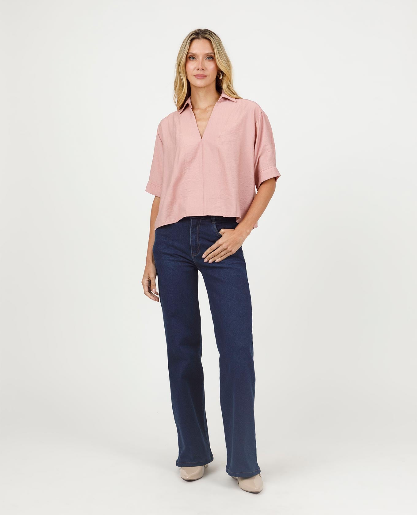 JEAN MOM FLARE PARA MUJER TONO OSCURO CINCO BOLSILLOS COSTURAS EN CONTRASTE Adrissa | Ropa para mujer Jeans