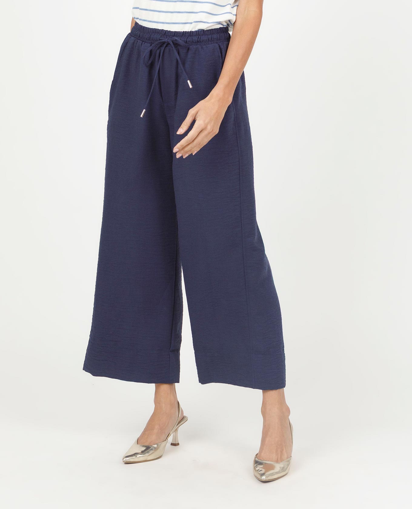 PANTALÓN CORTO PARA MUJER SILUETA WIDE LEG CON ELÁSTICO EN CINTURA Y TIRA Adrissa | Ropa para mujer Pantalones