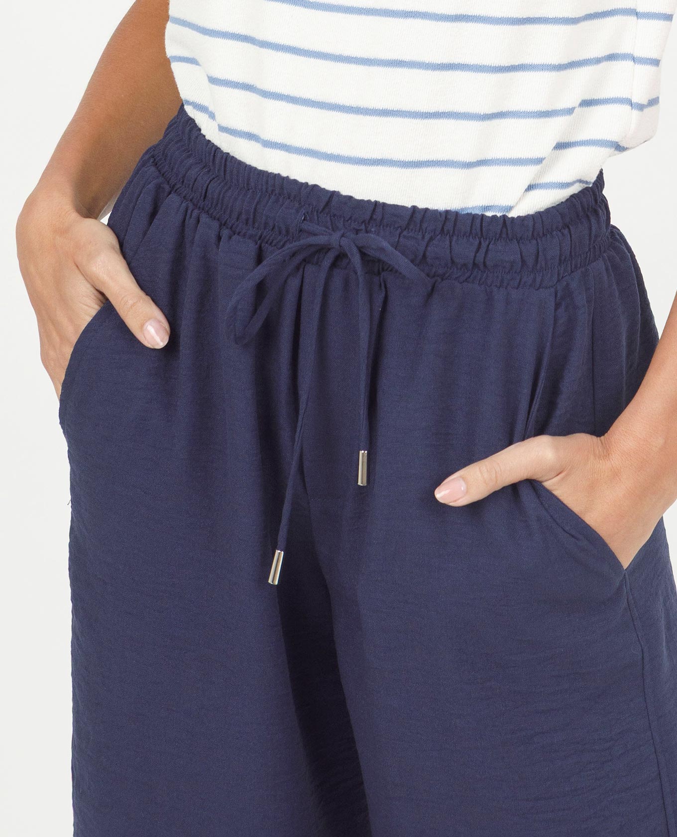 PANTALÓN CORTO PARA MUJER SILUETA WIDE LEG CON ELÁSTICO EN CINTURA Y TIRA Adrissa | Ropa para mujer Pantalones