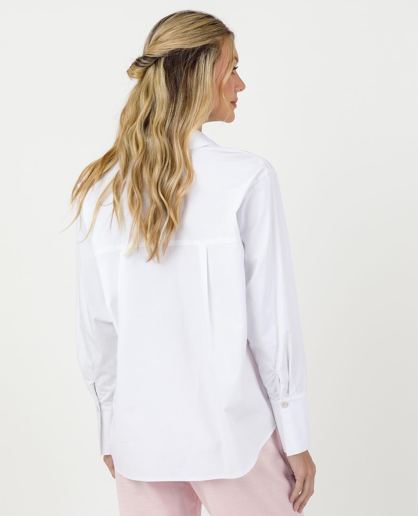 CAMISA BLANCA PARA MUJER MANGA LARGA APLIQUE EN PERILLA Y BOTONES DECORATIVOS Adrissa | Ropa para mujer Blusas