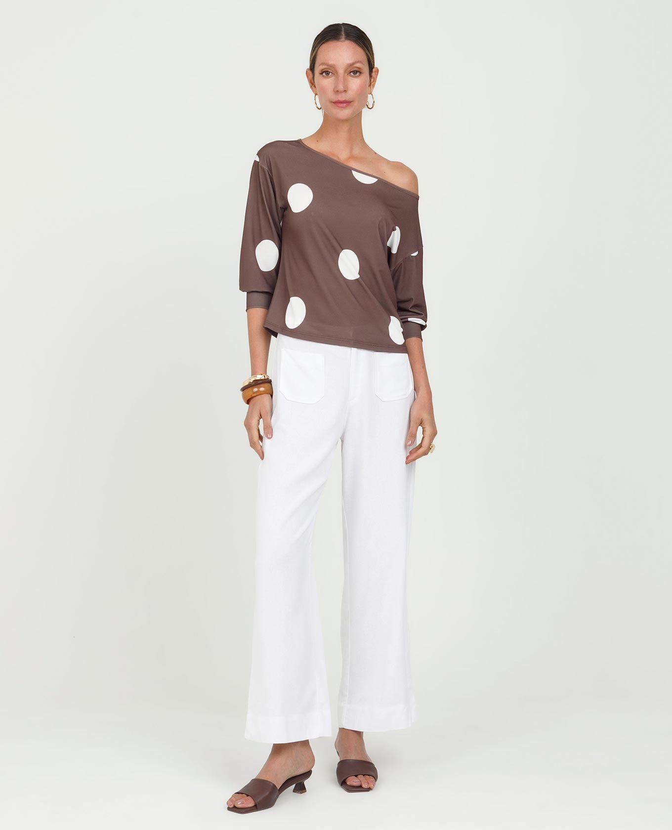 PANTALÓN BLANCO PARA MUJER SILUETA RECTA CON BOLSILLOS TIPO PARCHE Adrissa | Ropa para mujer Blusas