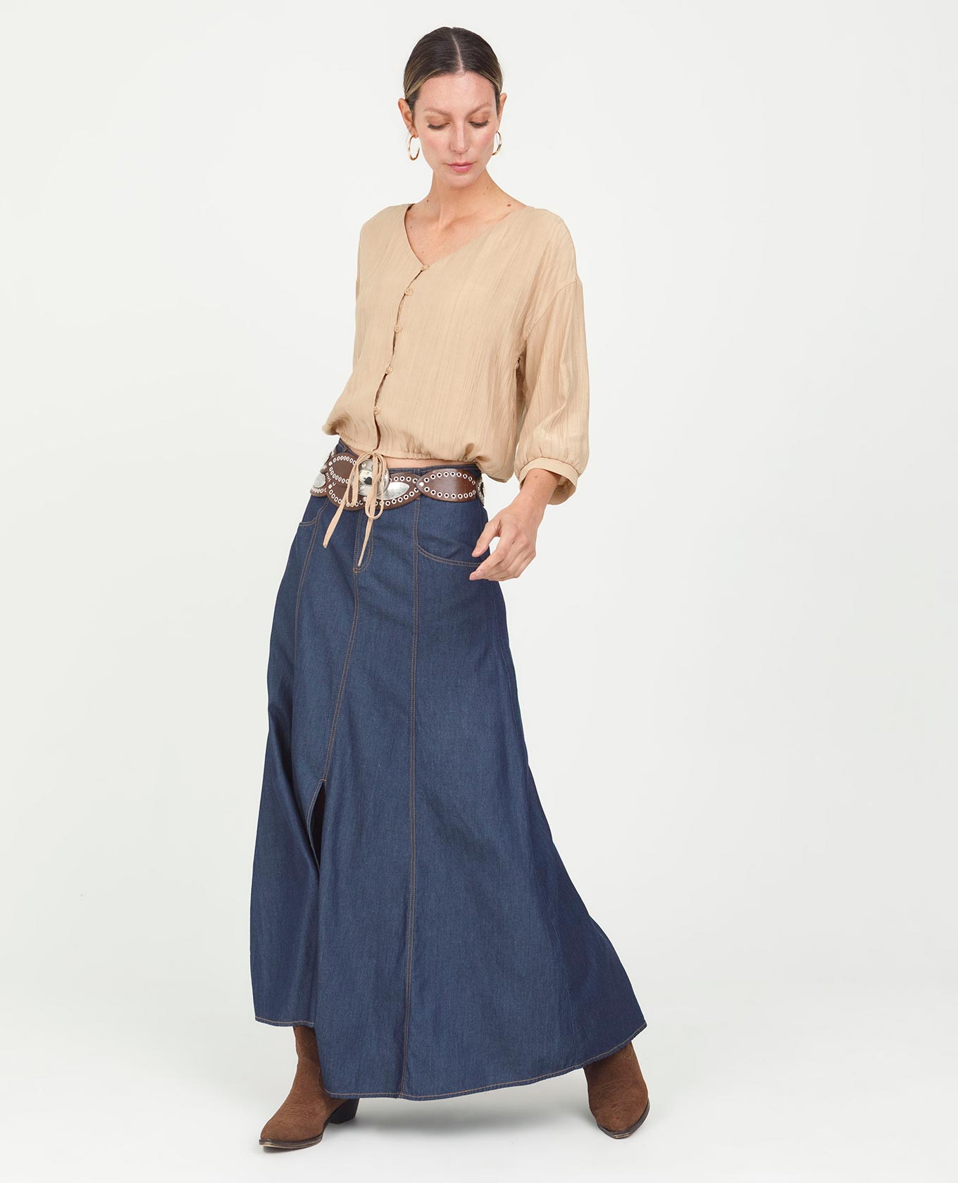 FALDA LARGA PARA MUJER EN CHAMBRAY CON CORTE EN NESGAS Y COSTURAS EN CONTRASTE Adrissa | Ropa para mujer Faldas