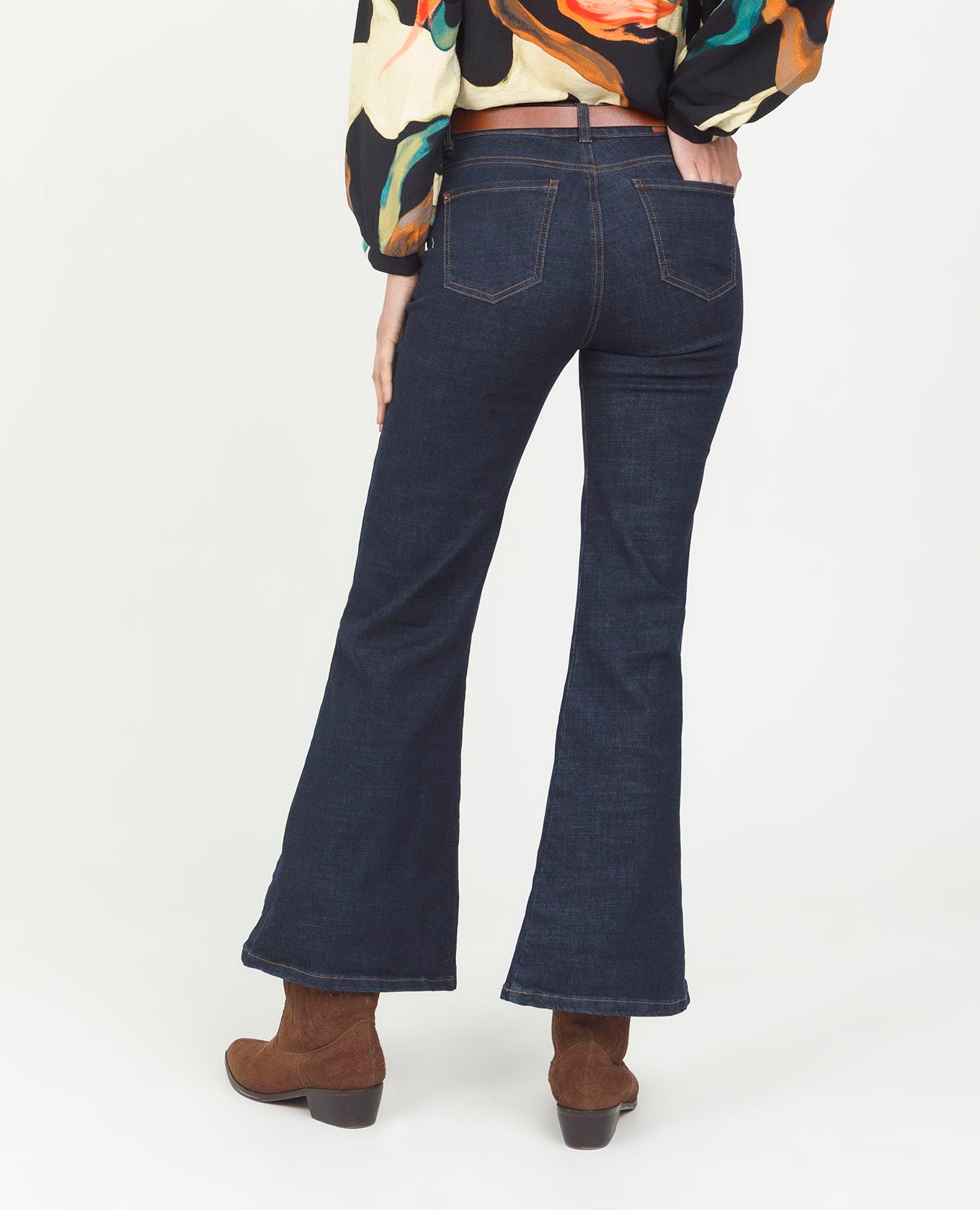 JEAN FLARE PARA MUJER TONO OSCURO PRETINA DELGADA CINCO BOLSILLOS Adrissa | Ropa para mujer Jeans