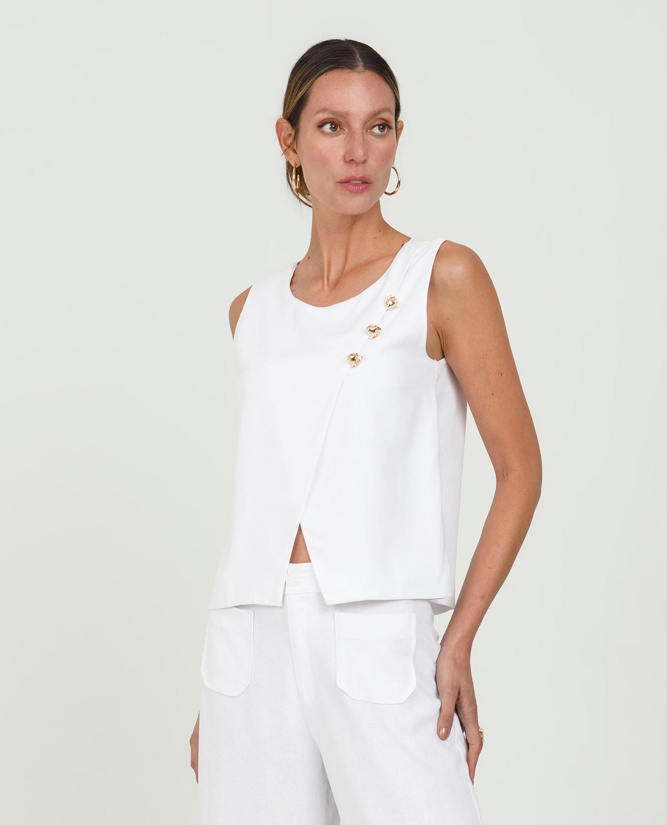 TOP BLANCO PARA MUJER MANGA SISA FRENTE CRUZADO CON BOTONES DECORATIVOS