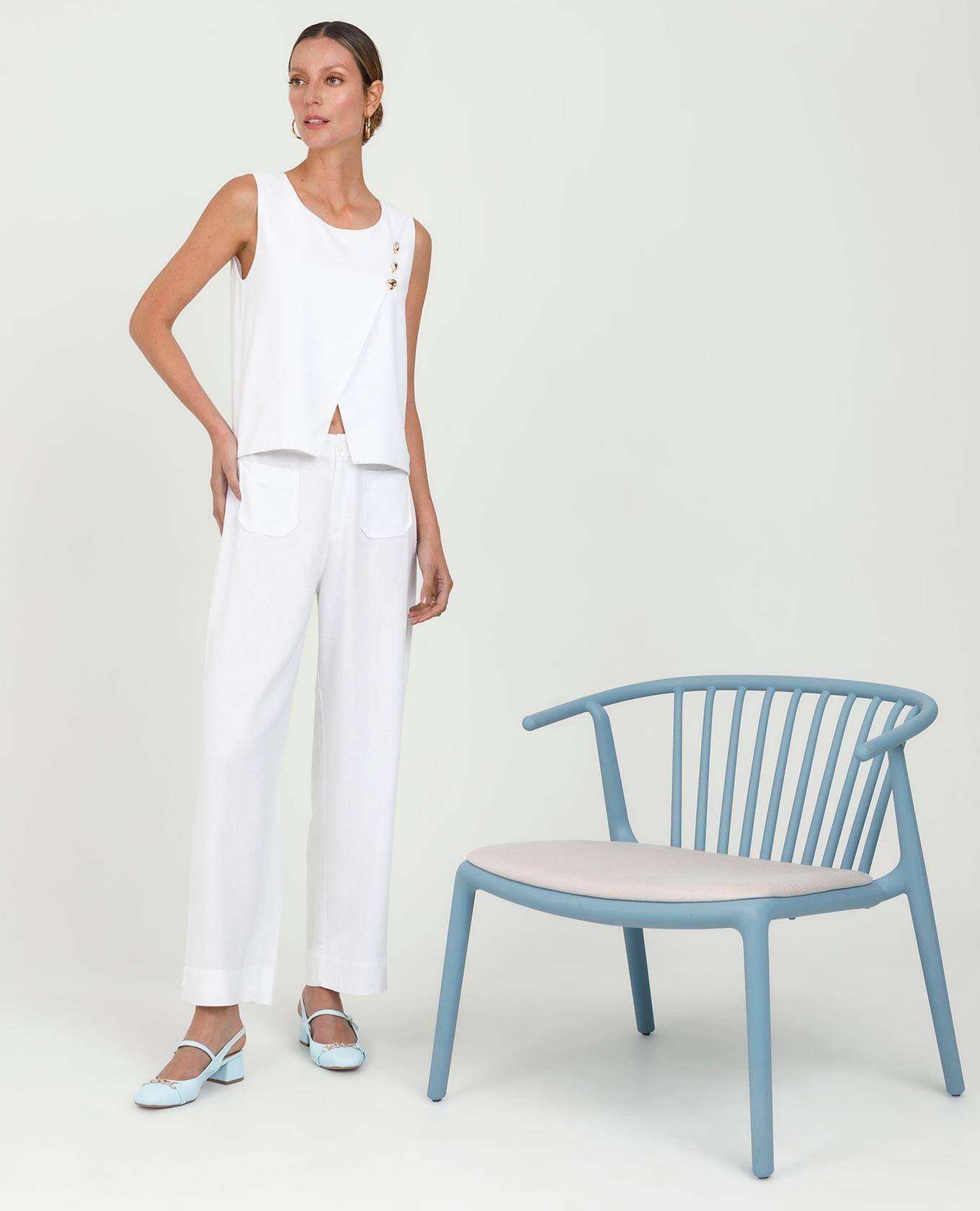 TOP BLANCO PARA MUJER MANGA SISA FRENTE CRUZADO CON BOTONES DECORATIVOS