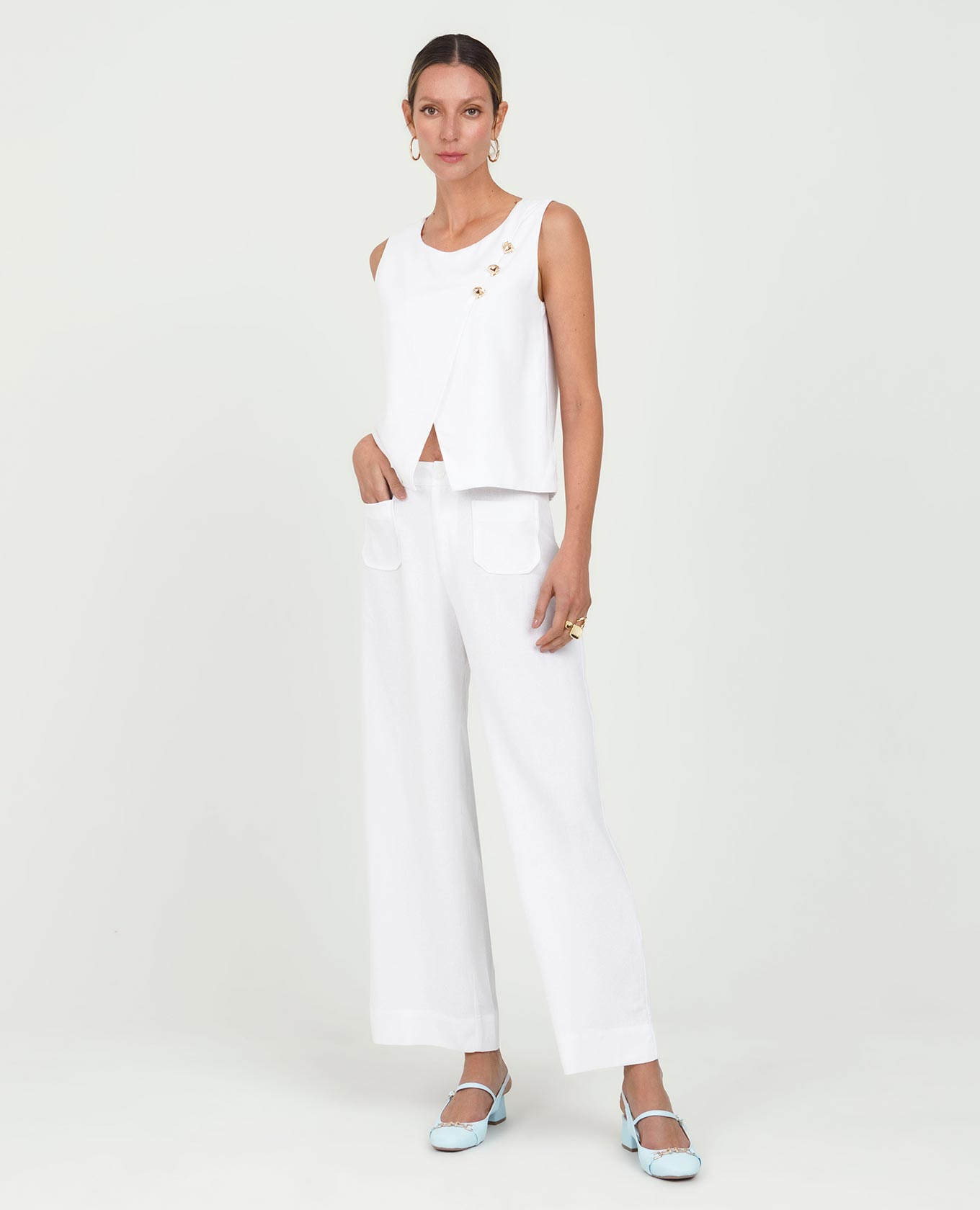 TOP BLANCO PARA MUJER MANGA SISA FRENTE CRUZADO CON BOTONES DECORATIVOS