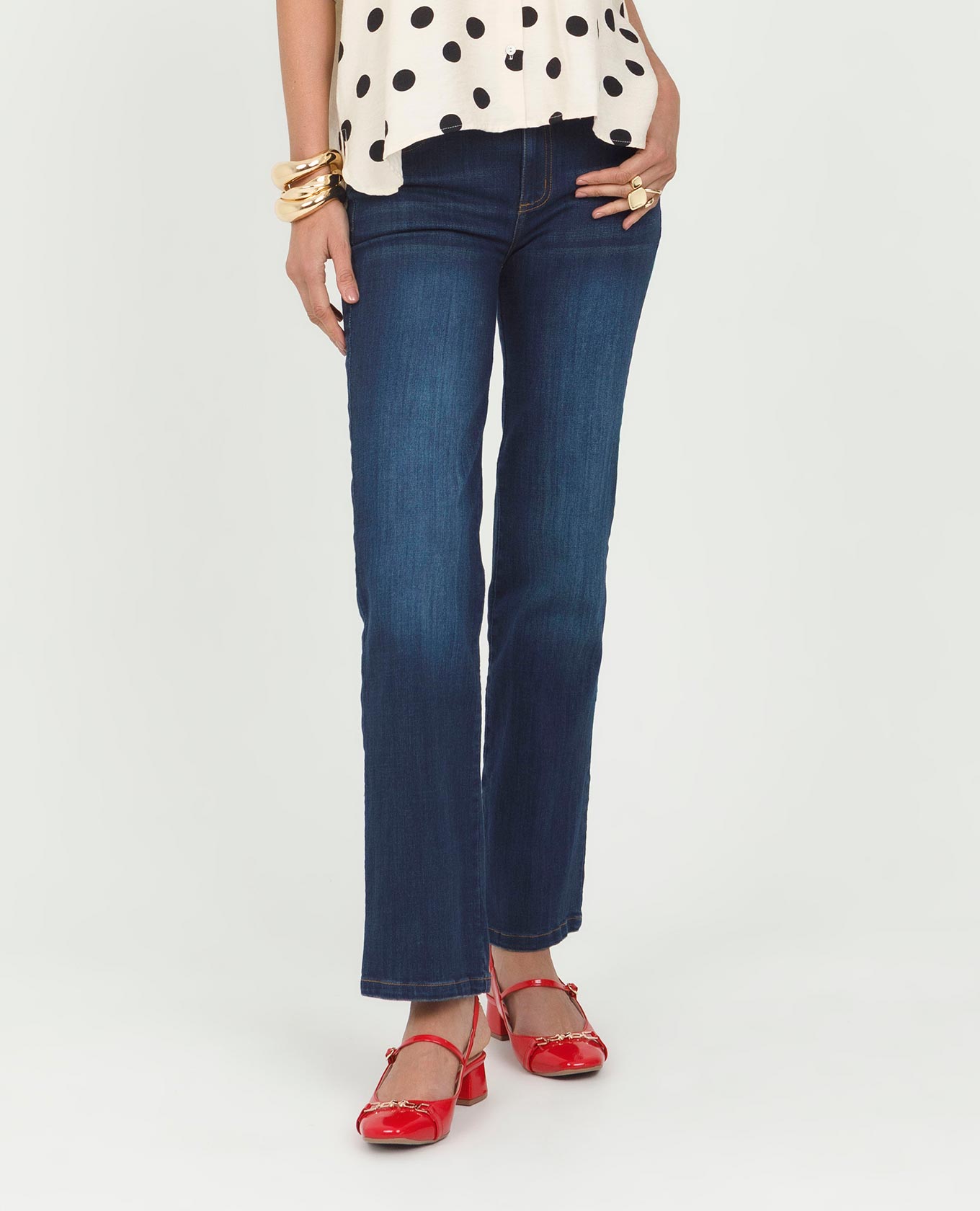 JEAN REGULAR PARA MUJER TONO OSCURO CINCO BOLSILLOS COSTURAS EN CONTRASTE Adrissa | Ropa para mujer Jeans