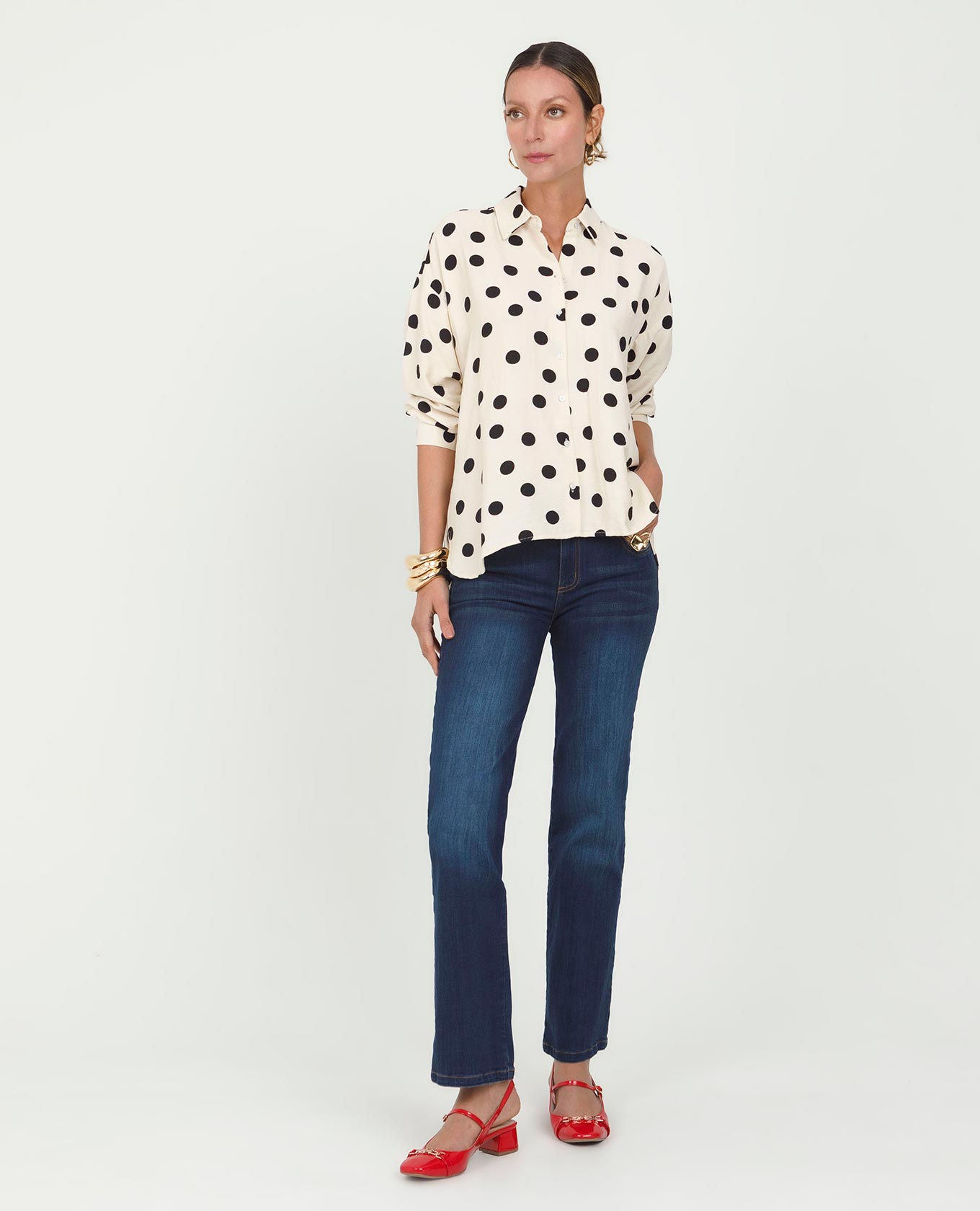 JEAN REGULAR PARA MUJER TONO OSCURO CINCO BOLSILLOS COSTURAS EN CONTRASTE Adrissa | Ropa para mujer Jeans