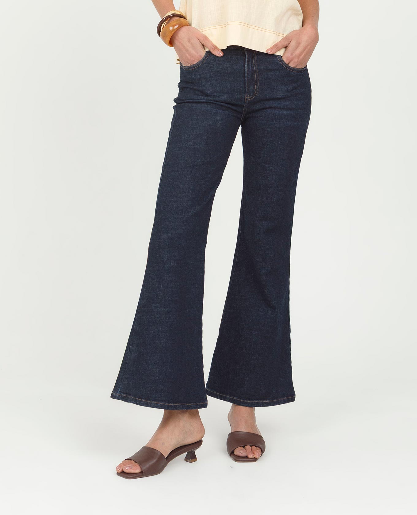 JEAN FLARE PARA MUJER TONO OSCURO PRETINA DELGADA CINCO BOLSILLOS Adrissa | Ropa para mujer Jeans