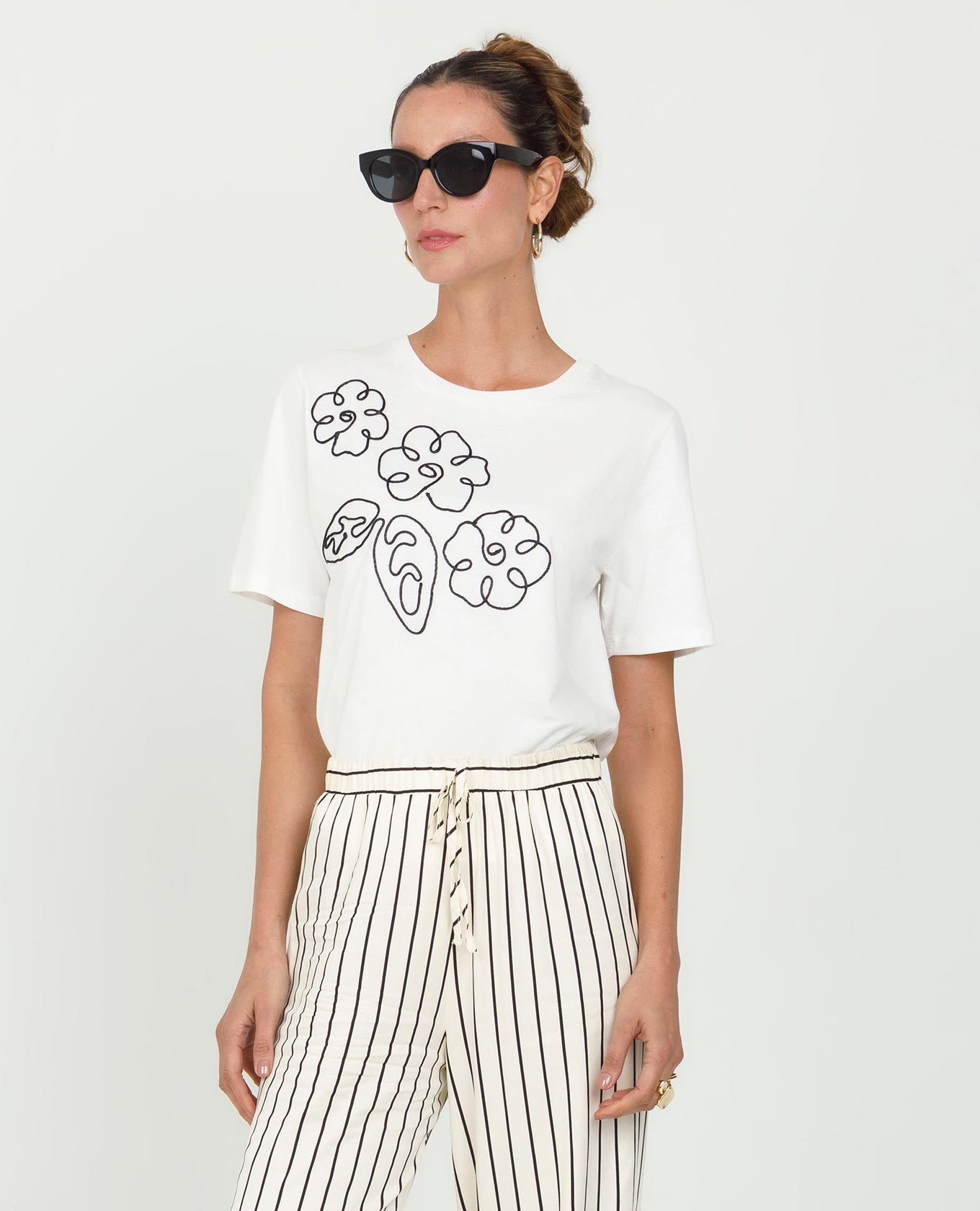 CAMISETA EN ALGODON PARA MUJER CON BORDADO CORDÓN CUELLO REDONDO Adrissa | Ropa para mujer Blusas