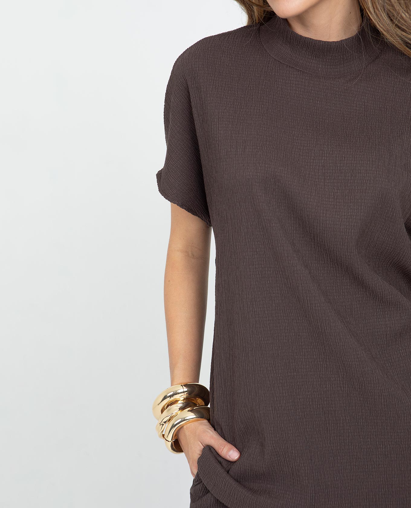 BLUSA CUELLO ALTO PARA MUJER MANGA RODADA TELA CON EFECTO Adrissa | Ropa para mujer Chaquetas
