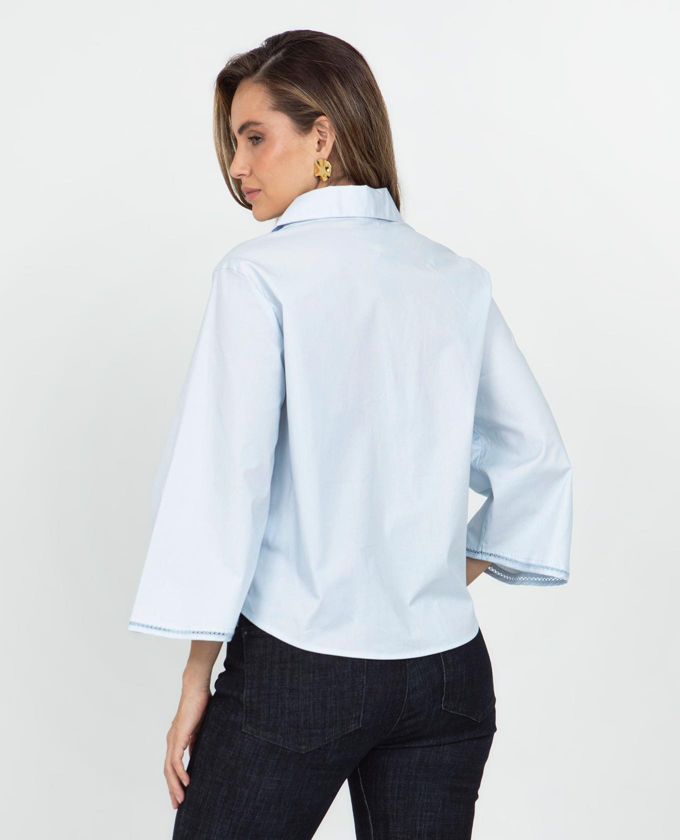 CAMISA MANGA 3/4 PARA MUJER CON DETALLE DE COSTURA ARTESANAL EN RUEDOS Adrissa | Ropa para mujer Blusas