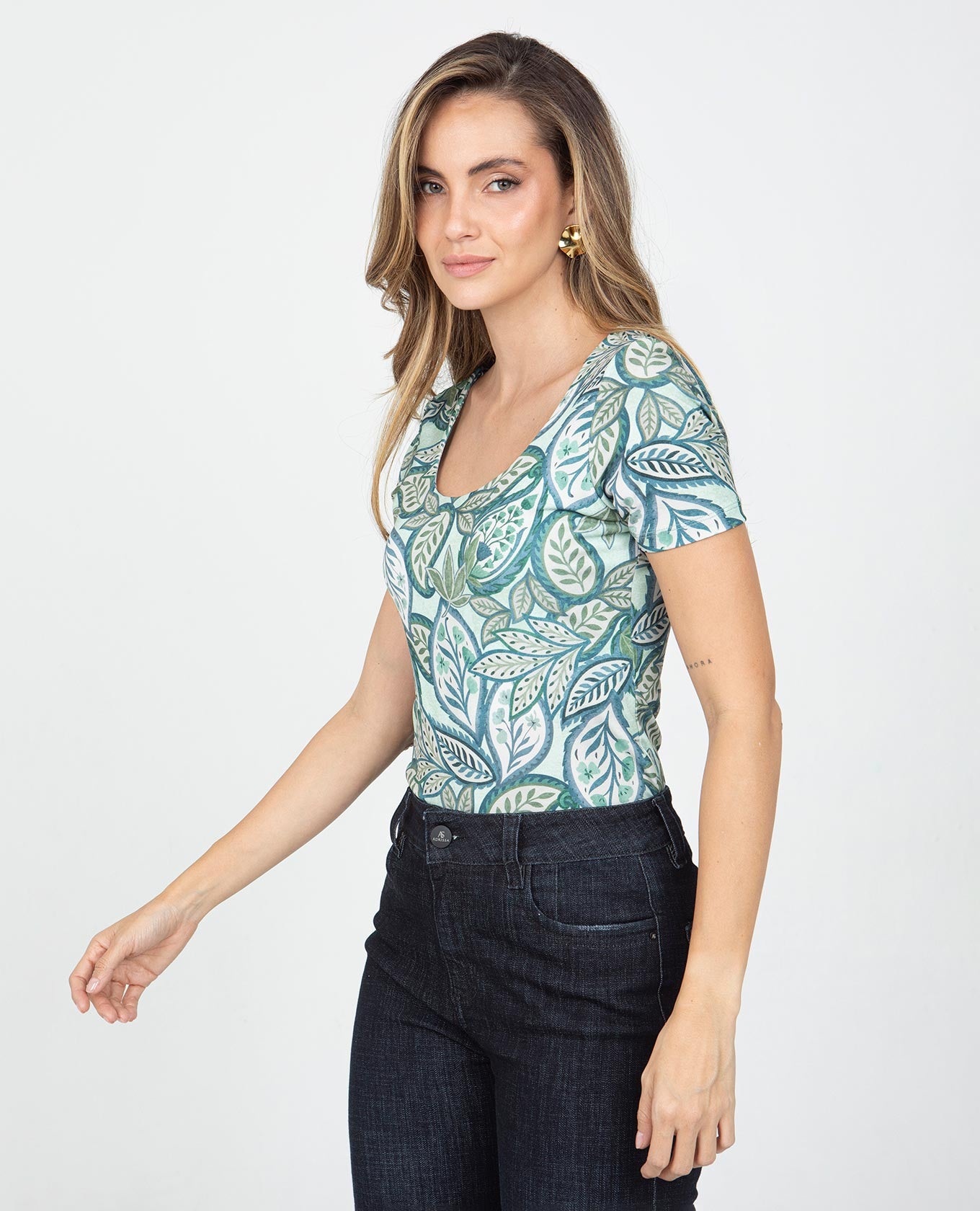 CAMISETA MANGA CORTA PARA MUJER CUELLO U ESTAMPADO PAISLEY Adrissa | Ropa para mujer Blusas