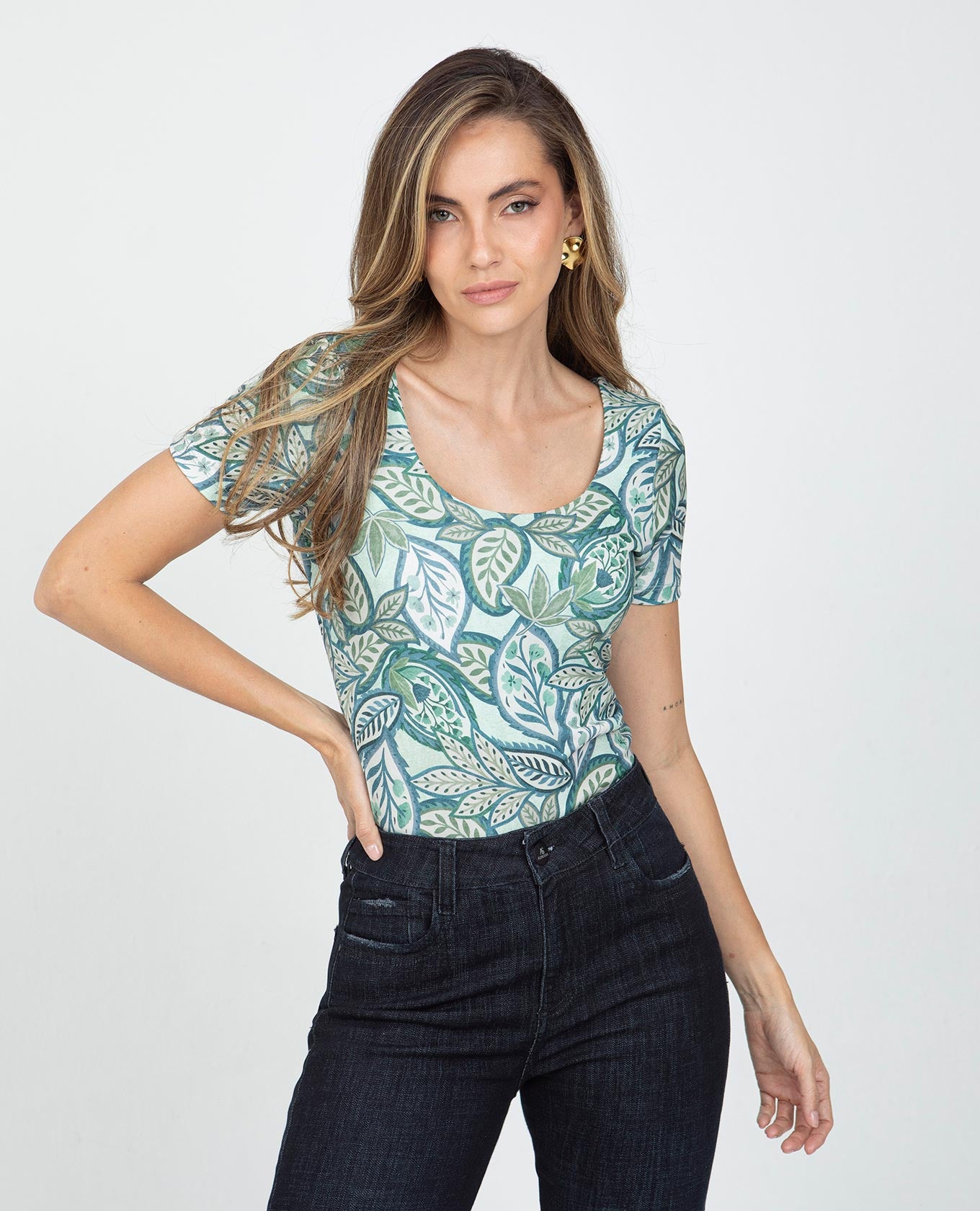 CAMISETA MANGA CORTA PARA MUJER CUELLO U ESTAMPADO PAISLEY Adrissa | Ropa para mujer Blusas