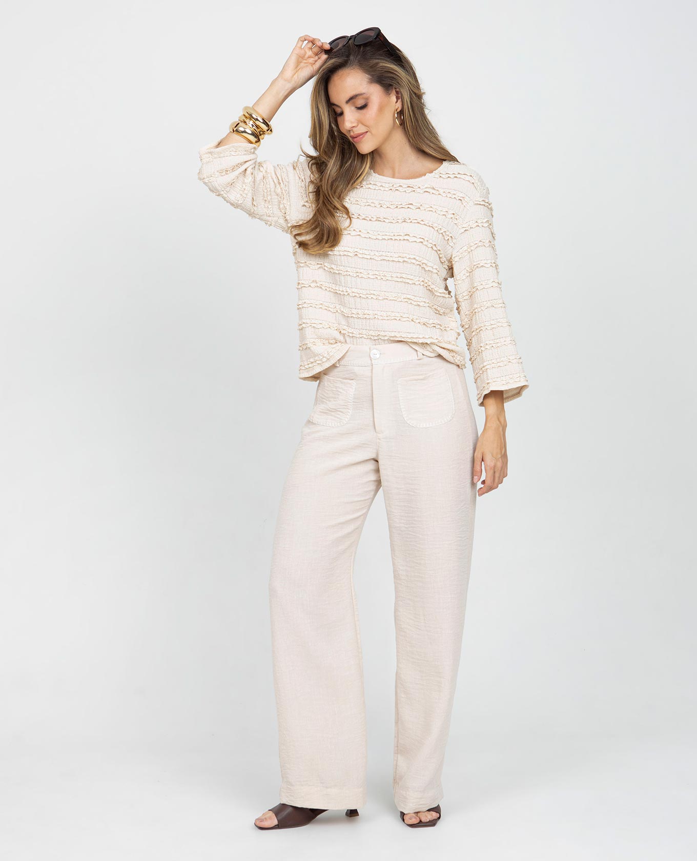 PANTALÓN RECTO PARA MUJER CON PUNTADA ARTESANAL EN PRETINA Y BOLSILLOS Adrissa | Ropa para mujer Pantalones