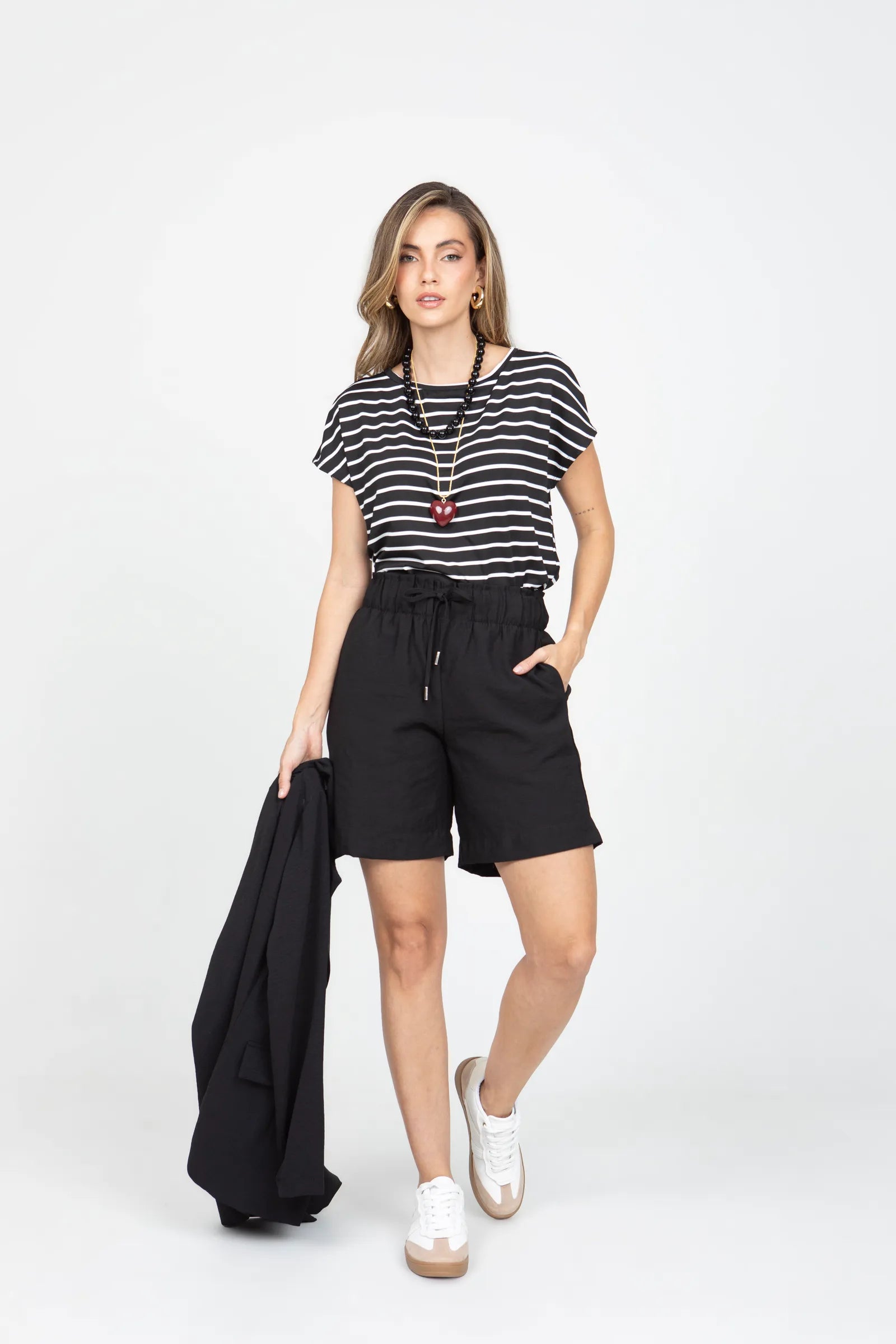 CAMISETA MANGA RODADA PARA MUJER EN RAYAS PRETEÑIDAS CUELLO REDONDO Adrissa | Ropa para mujer Blusas