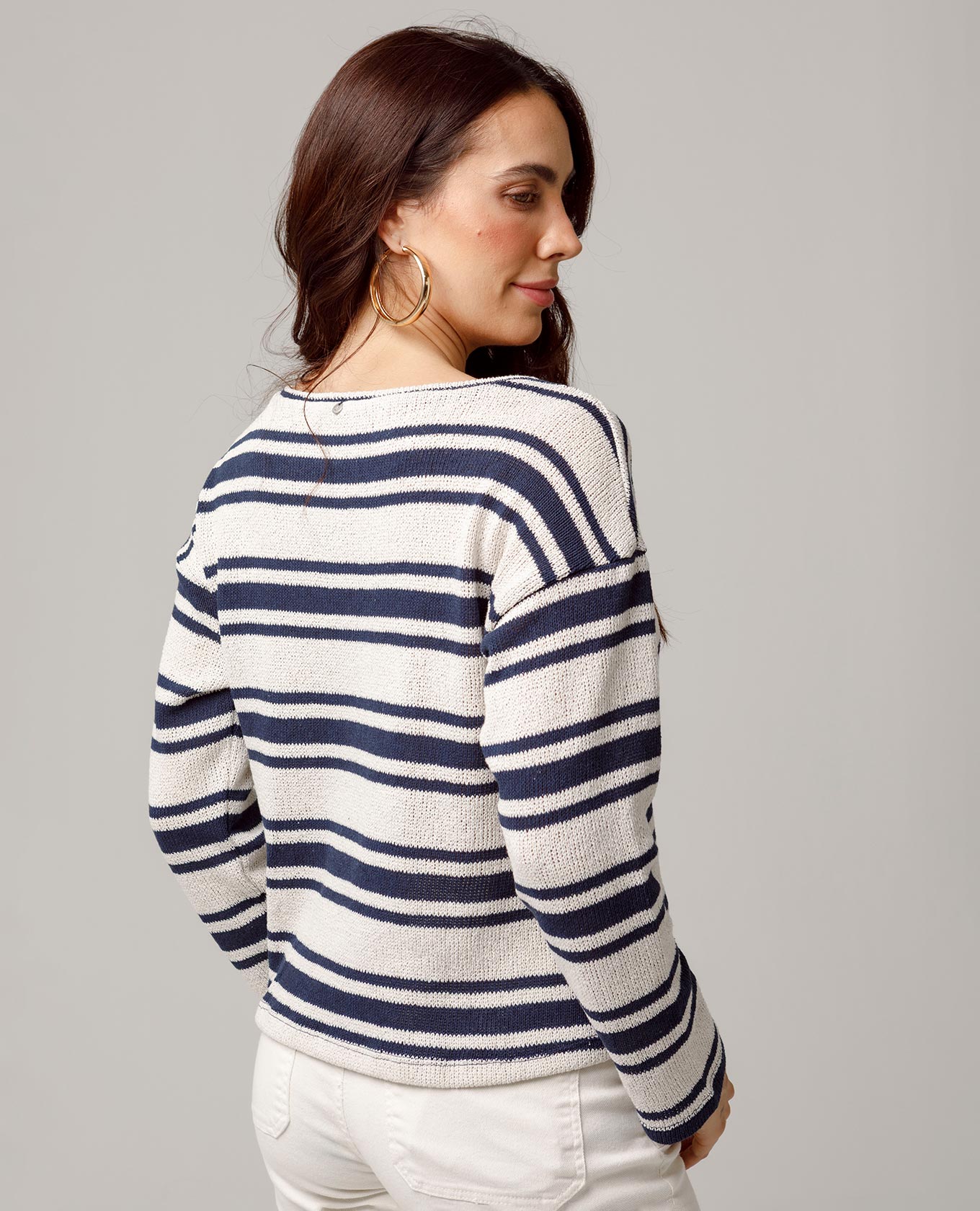 BUZO TEJIDO PARA MUJER EN RAYAS PRETENIDAS ESCOTE SEMIBANDEJA Adrissa | Ropa para mujer Buzos