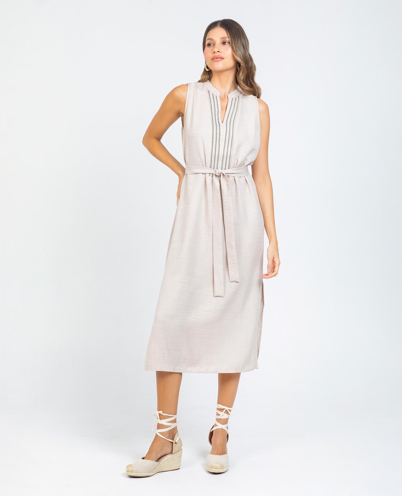 VESTIDO MIDI PARA MUJER PERILLA CON PUNTADAS ARTESANALES CUELLO NERU MANGA SISA