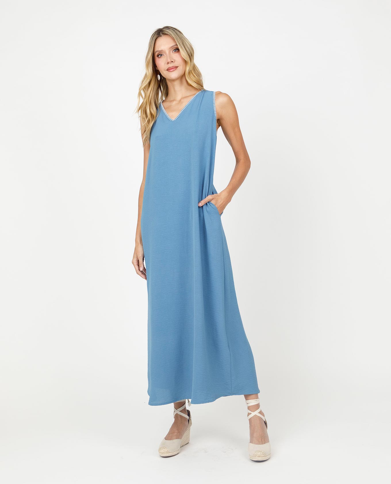 VESTIDO LARGO PARA MUJER ESCOTE V CON COSTURA ARTESANAL CON TIRA EN ESPALDA Adrissa | Ropa para mujer Vestidos