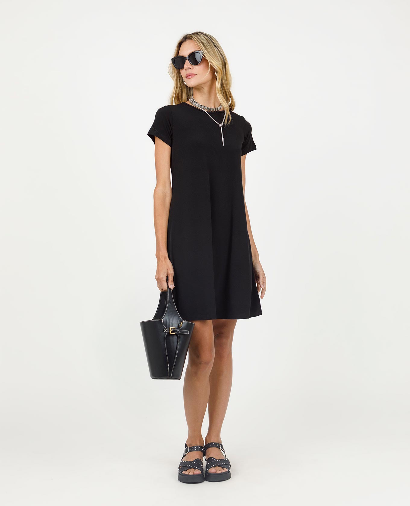 VESTIDO NEGRO PARA MUJER EN TEJIDO DE PUNTO CON VUELO Adrissa | Ropa para mujer Vestidos
