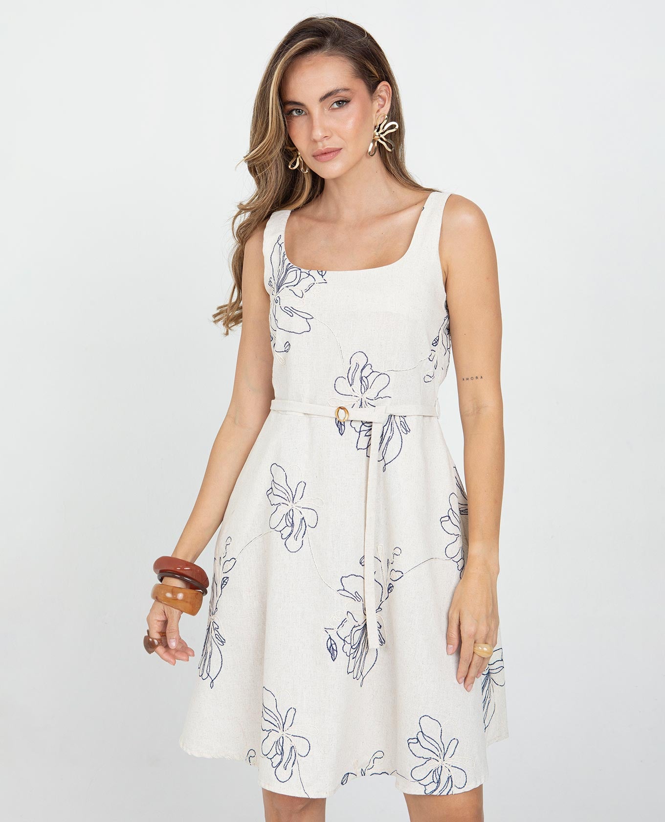 VESTIDO CORTO PARA MUJER CON FALDA ROTONDA TELA BORDADA CON CINTURON Adrissa | Ropa para mujer Vestidos