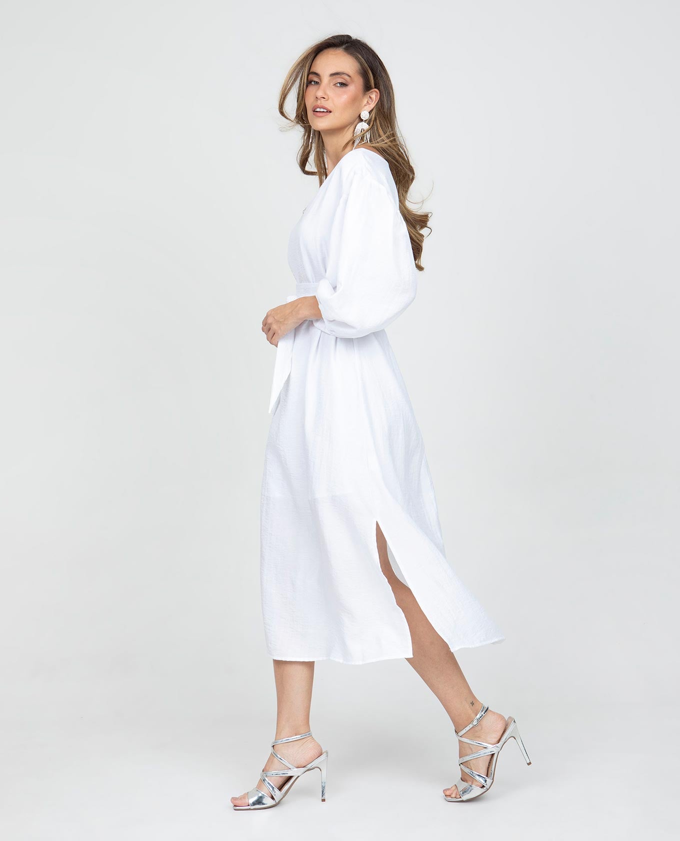 VESTIDO MIDI PARA MUJER BLANCO ESCOTE V MANGA 3/4 CON CINTURÓN OBI Adrissa | Ropa para mujer Vestidos